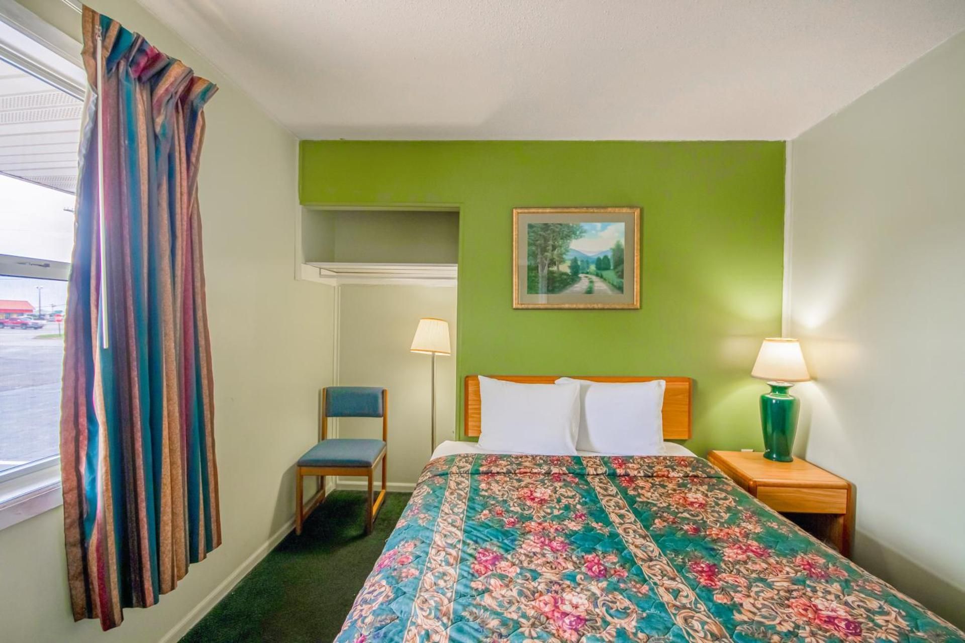 OYO Travelier Motel 3 Queen Bed 2