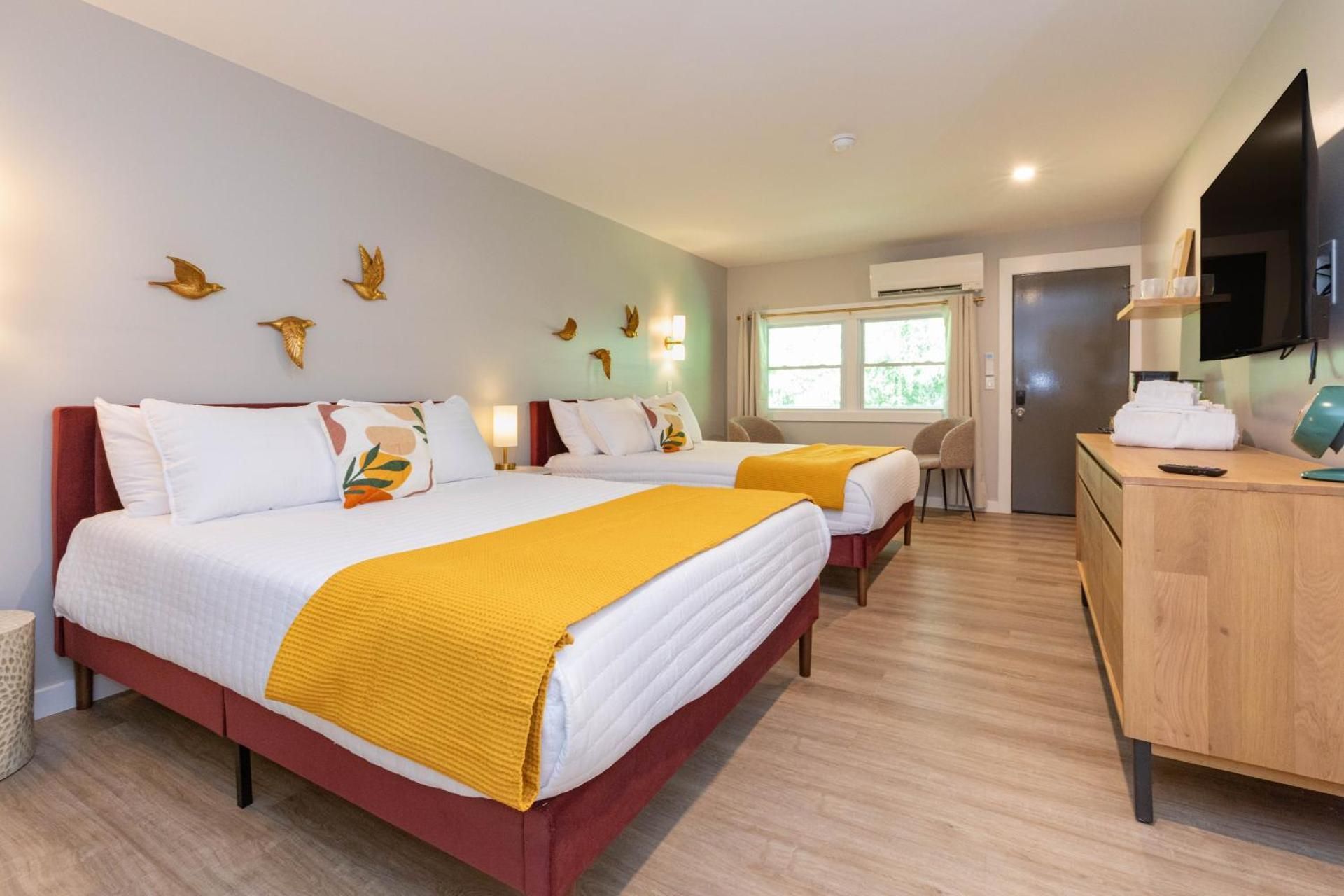 Deluxe Queen Room