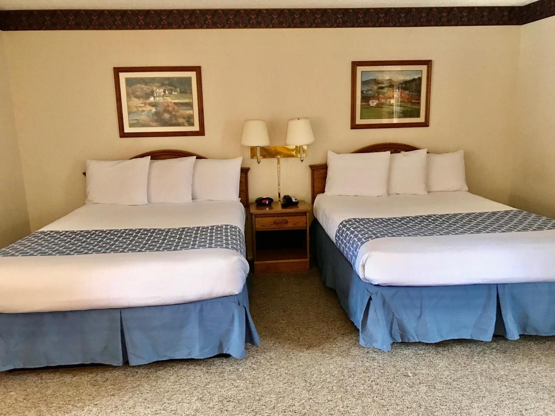Queen Room with Two Queen Beds Creekside