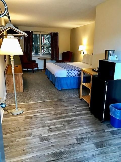 Four Seasons Inn Standard King