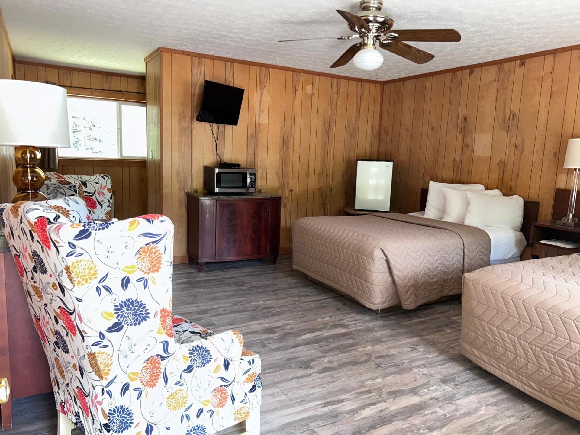 Standard Queen Room
