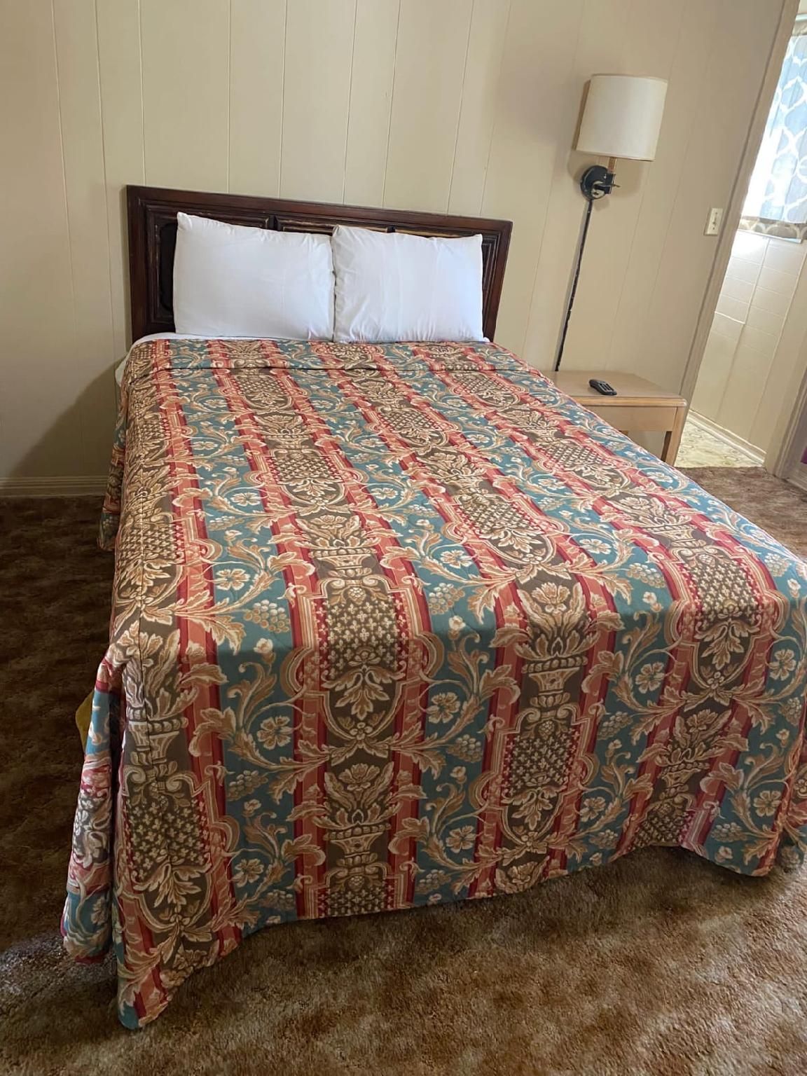Queen Bed Smoking