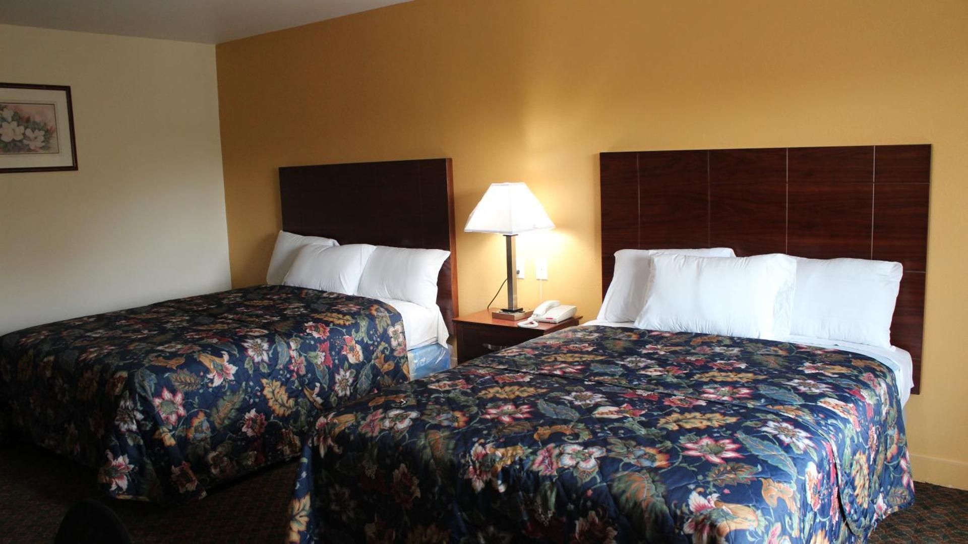 Queen Room with Two Queen Beds - Smoking