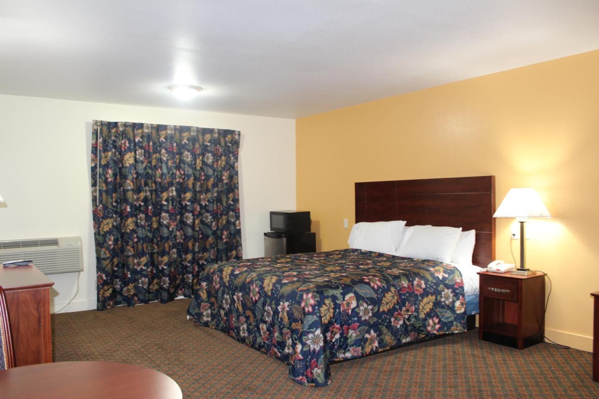 Queen Room with Spa Bath