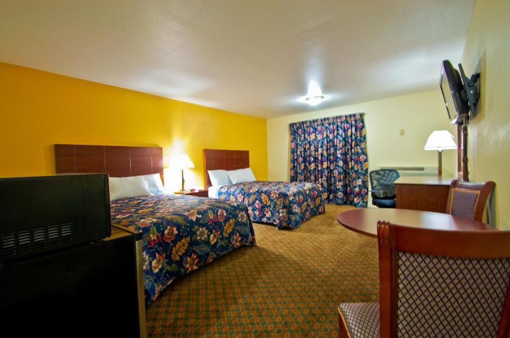 Queen Room with Two Queen Beds - Non Smoking