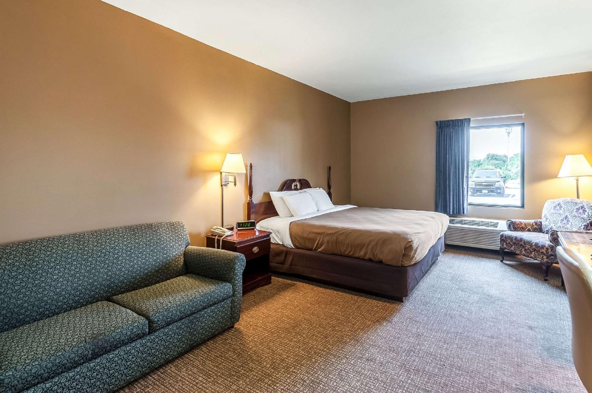 1 King Bed, Nonsmoking
