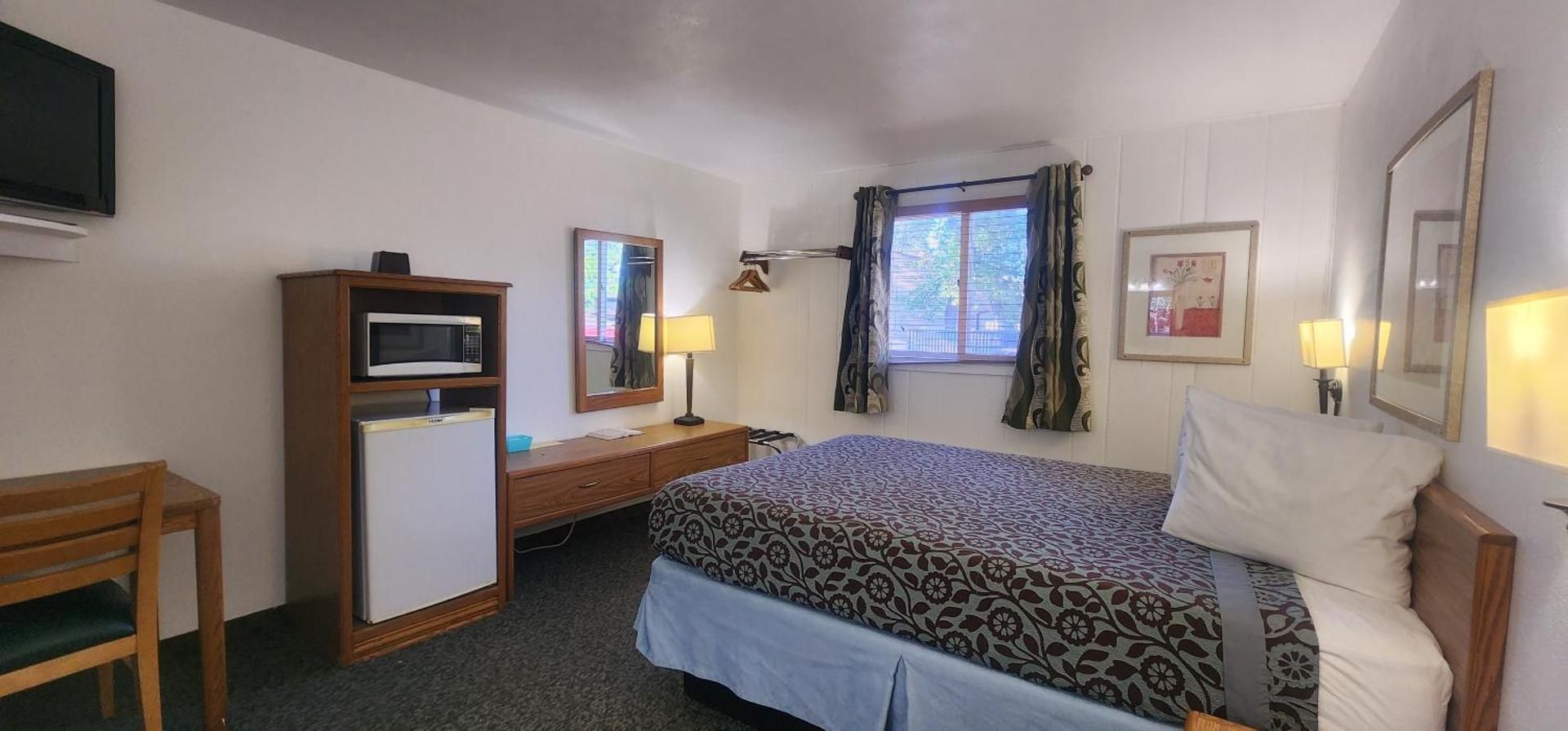 Lantern Motel Family Room