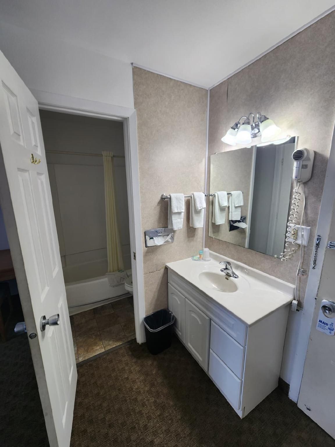 Lantern Motel Single Standard 3