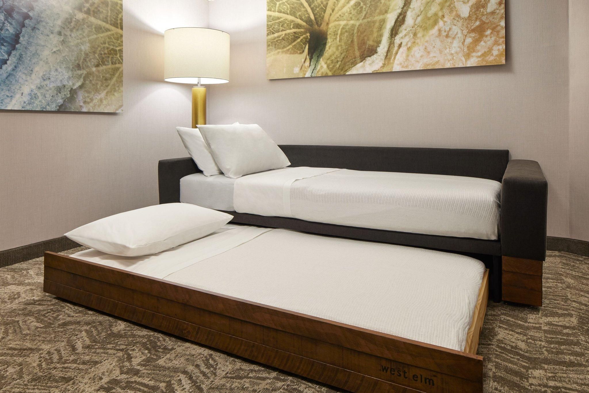 First Floor, Suite, 2 Queen, Trundle Bed