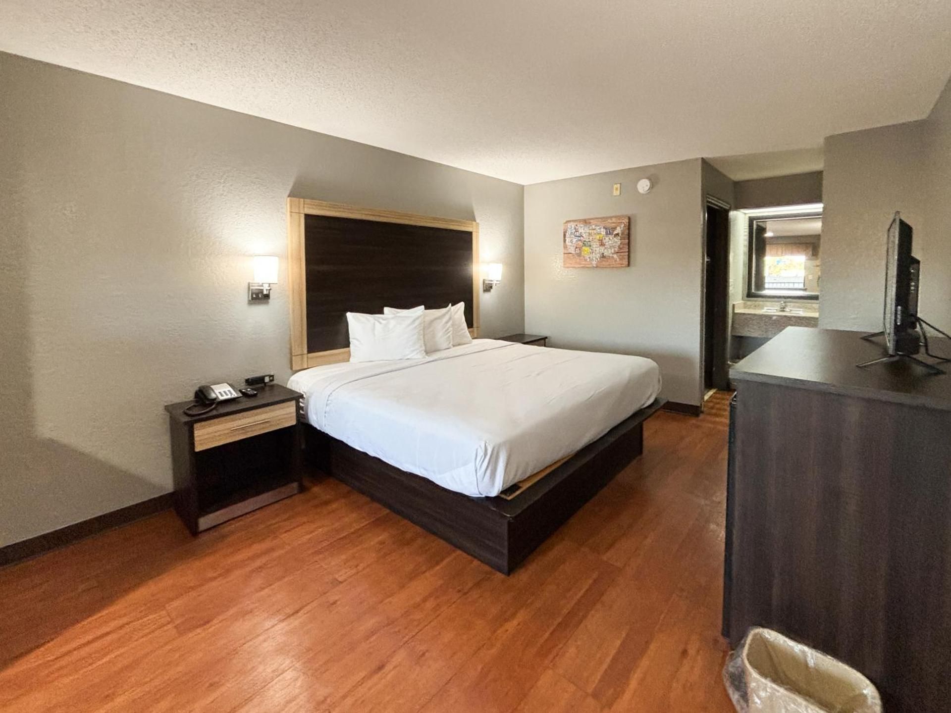 King Room - Non-Smoking