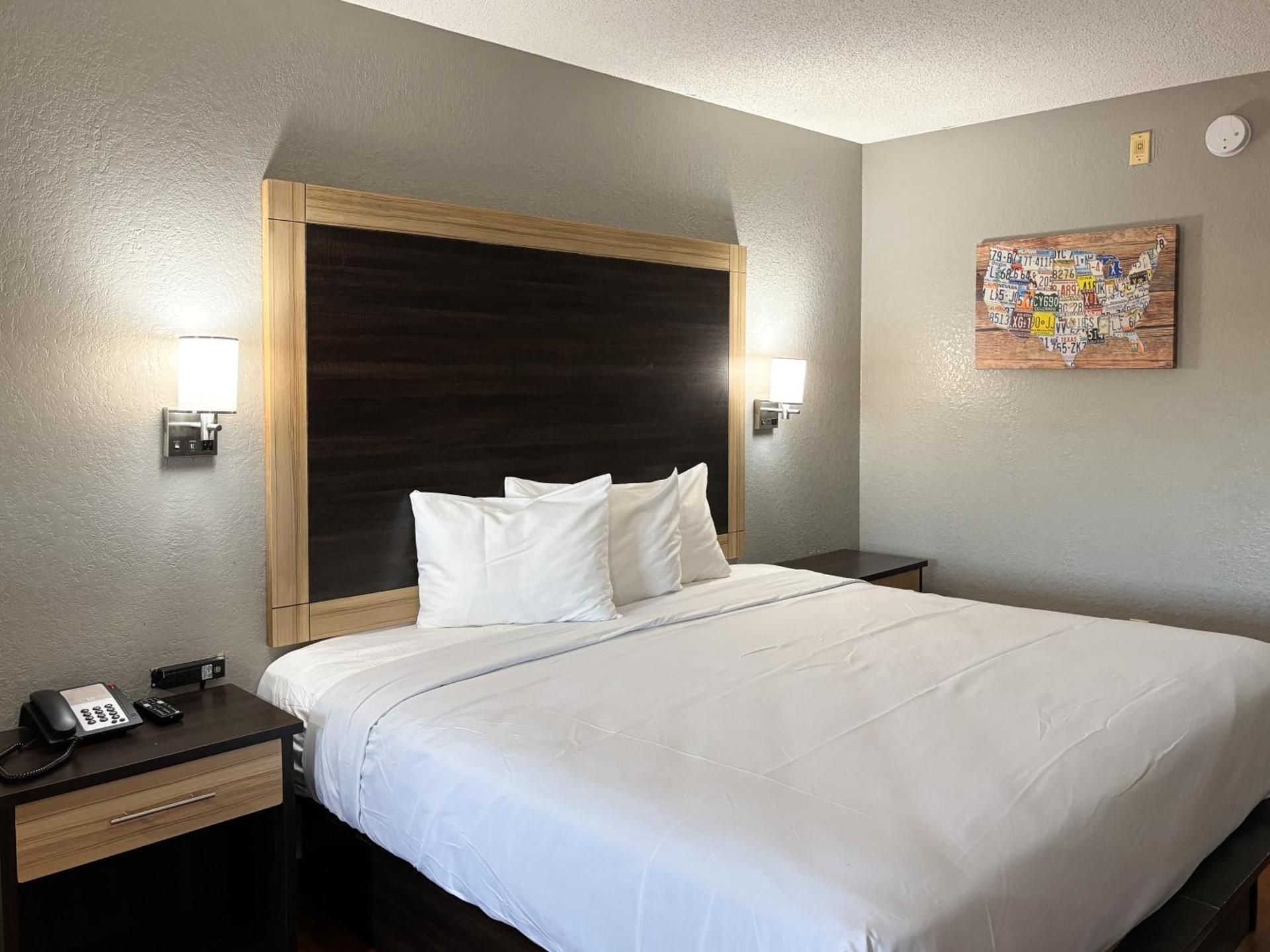 King Room - Disability Access - Non-Smoking