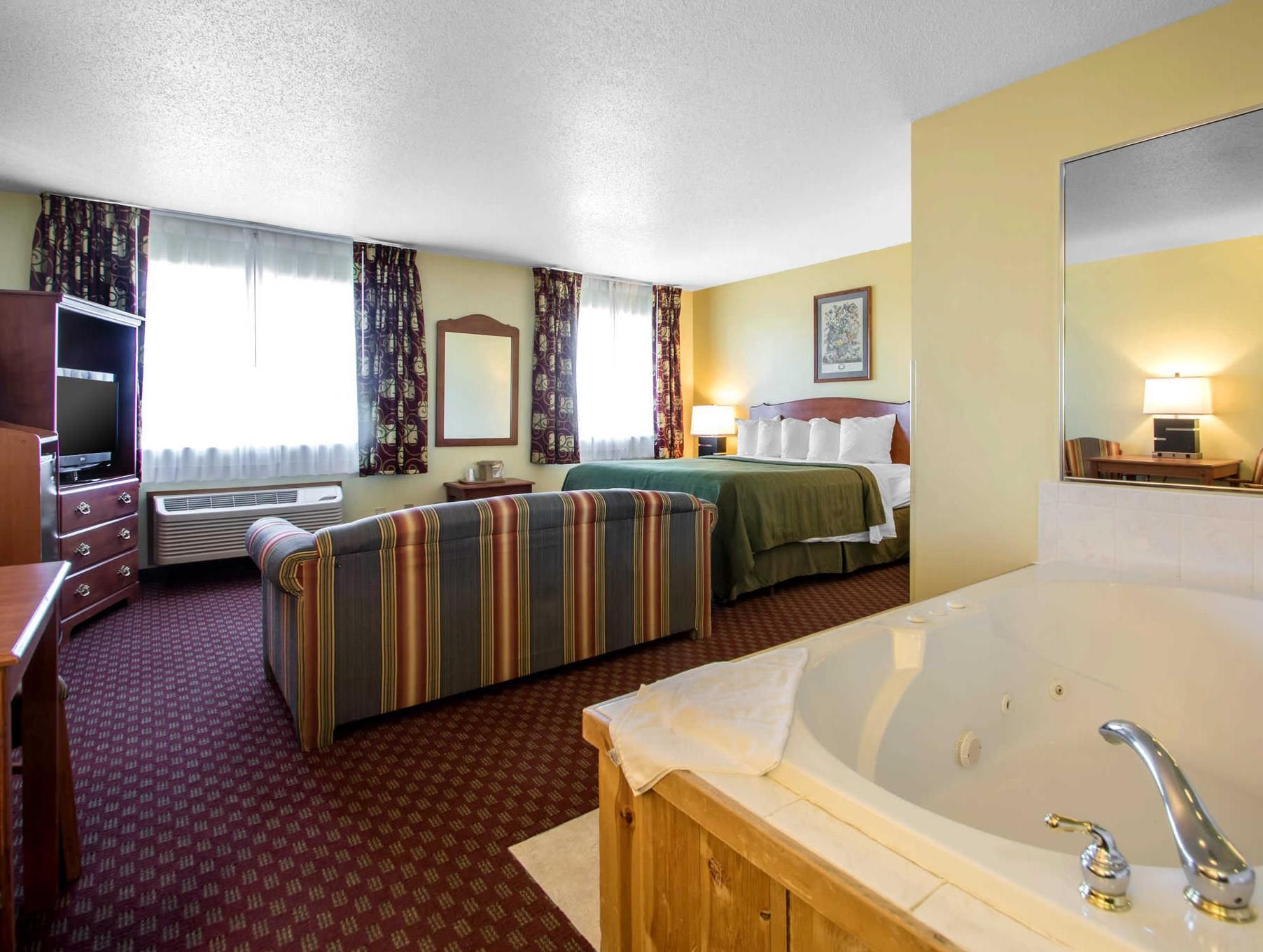 1 King Bed Nonsmoking