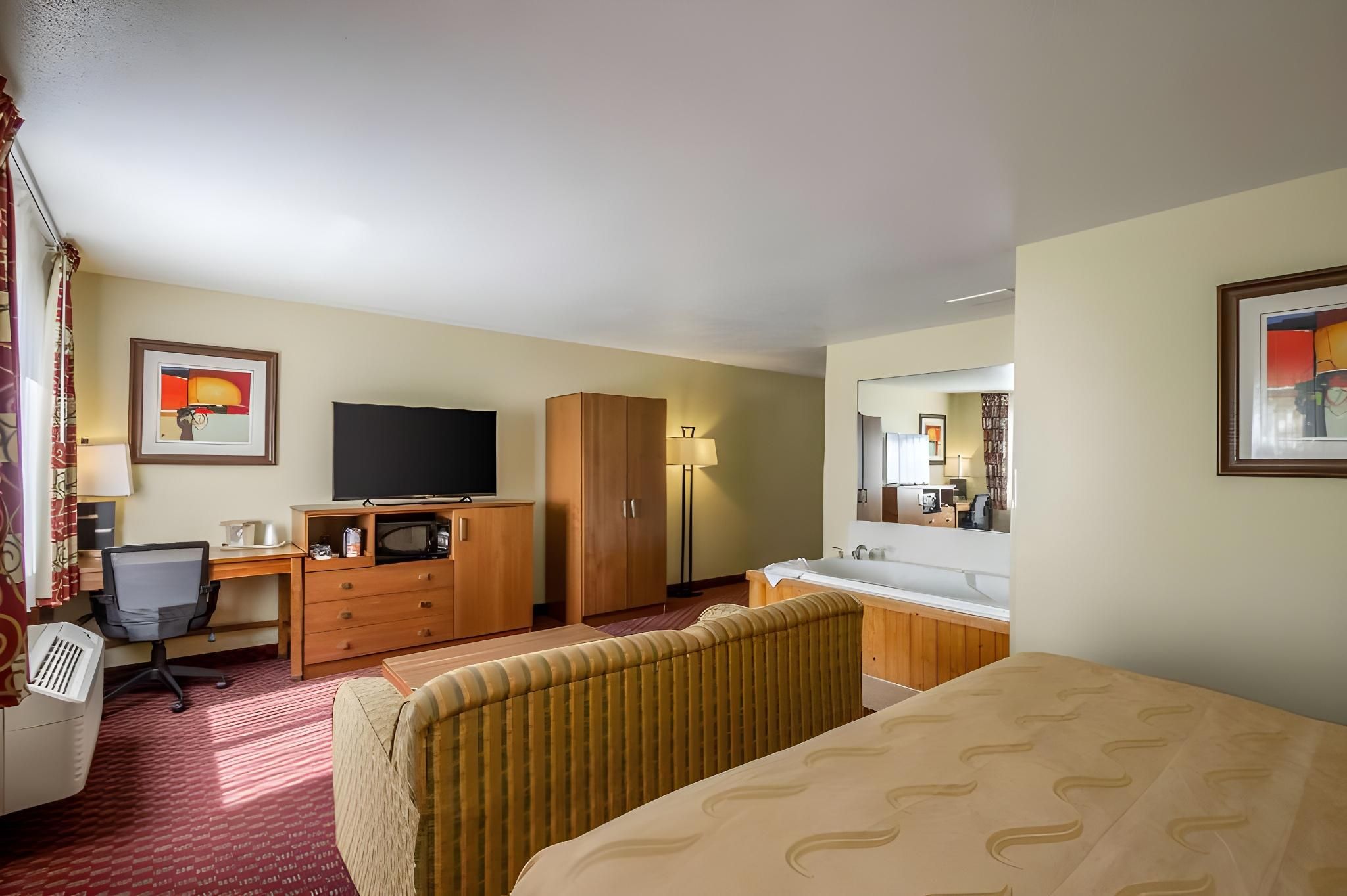 1 King Bed, Suite, Nonsmoking, Accessible