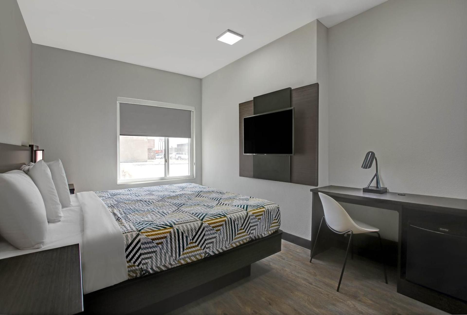 1 King Bed | Non-Smoking, Mini Fridge