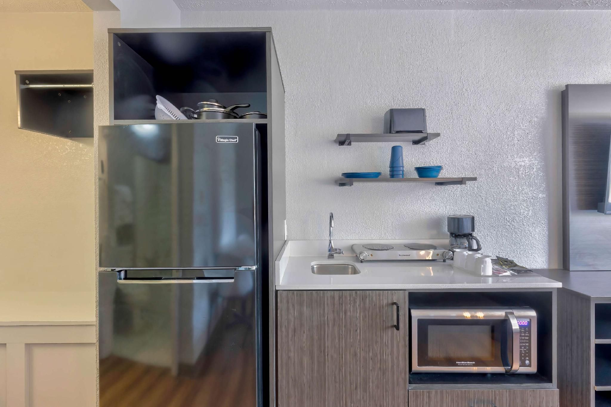 Studio 6  Mount Jackson, VA - Shenandoah 1 King Bed | Suite, Non-Smoking, Kitchen 3