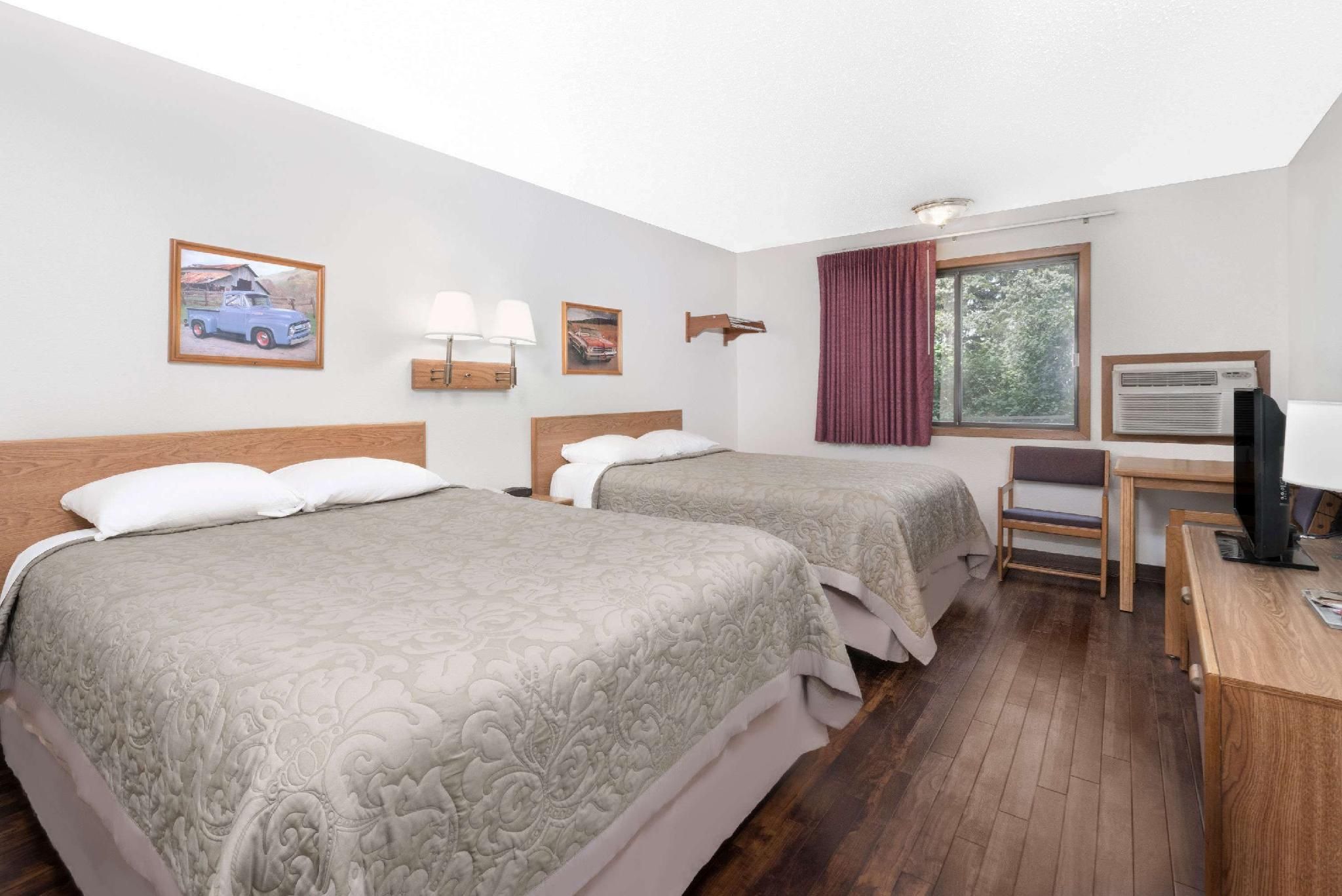 2 Queen Beds, First Floor, Non-Smoking