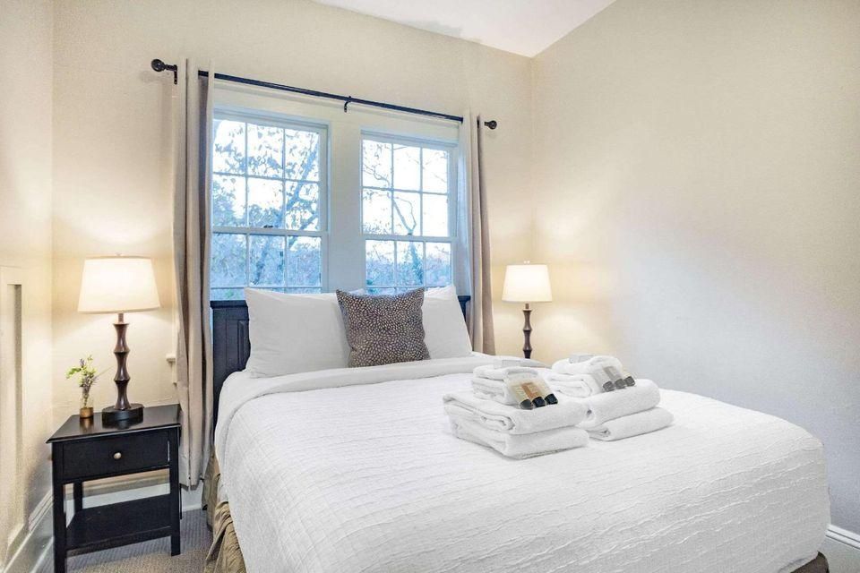 Five-Bedroom Suite with Five Queen Beds - Non-Smoking