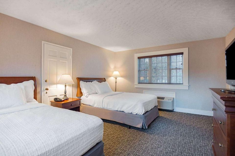 Superior Queen Room with Two Queen Beds - Non-Smoking