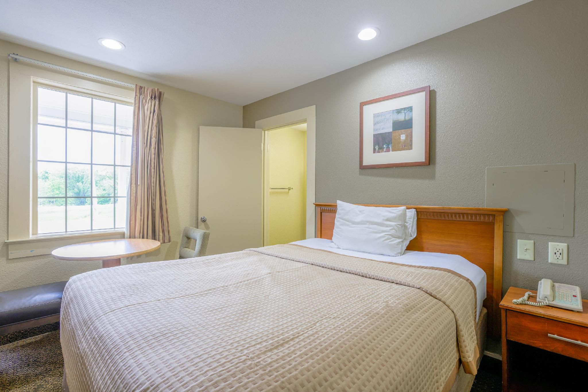 Budget Inn By OYO Natural Bridge I-81 Queen Bed Smoking 2