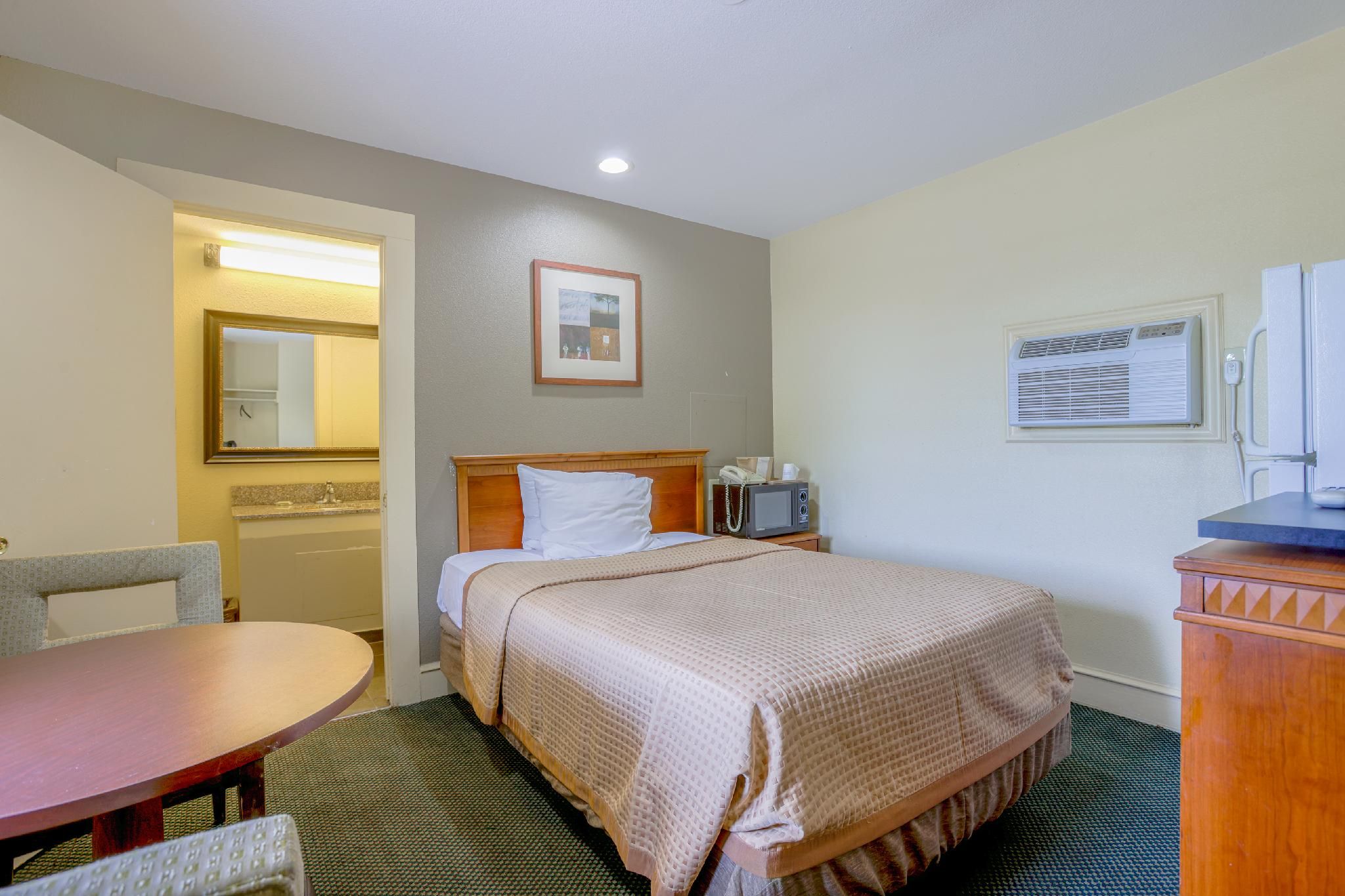 Budget Inn By OYO Natural Bridge I-81 Full Bed Smoking 2