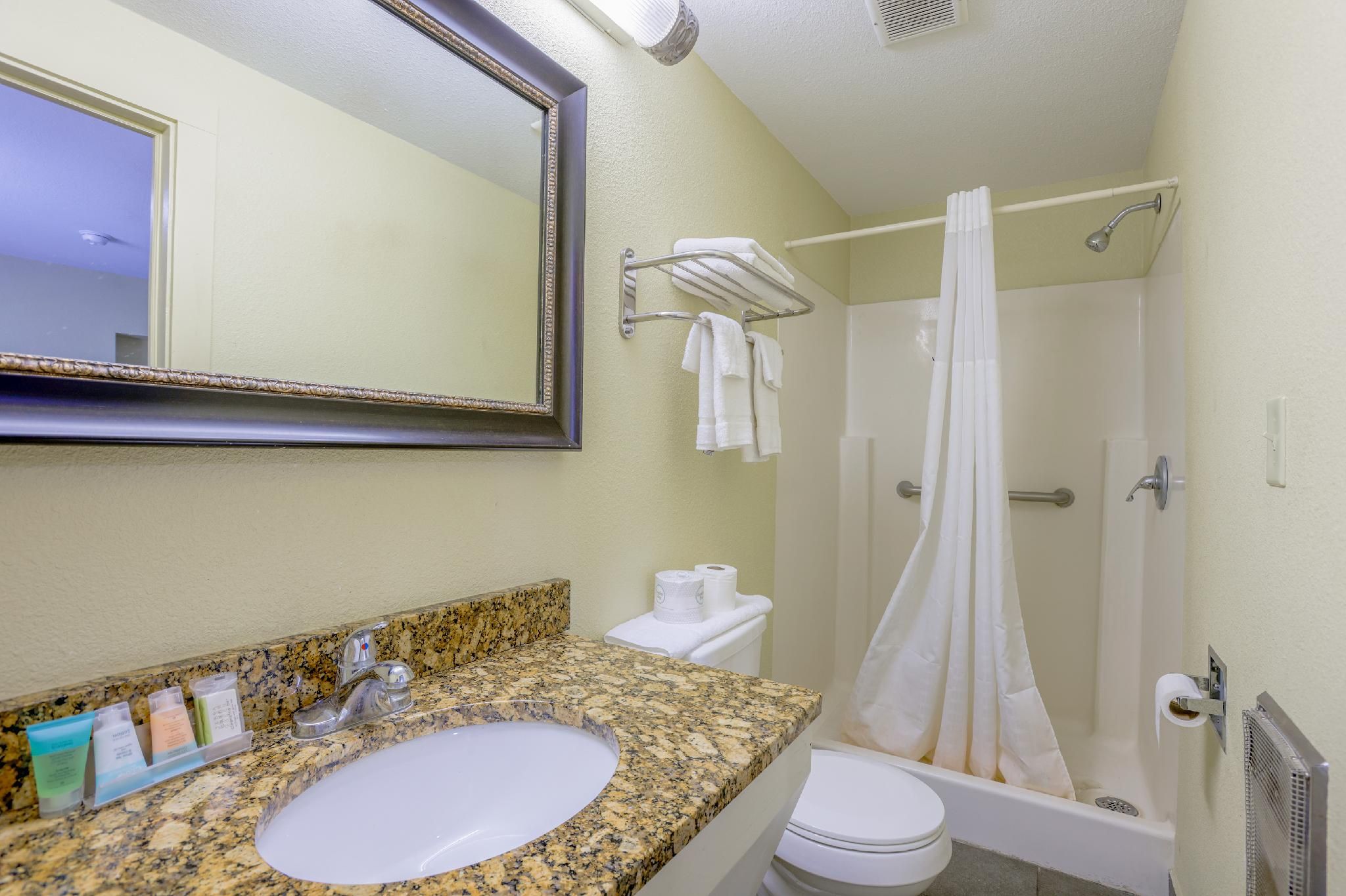 Budget Inn By OYO Natural Bridge I-81 Queen Bed Smoking 3