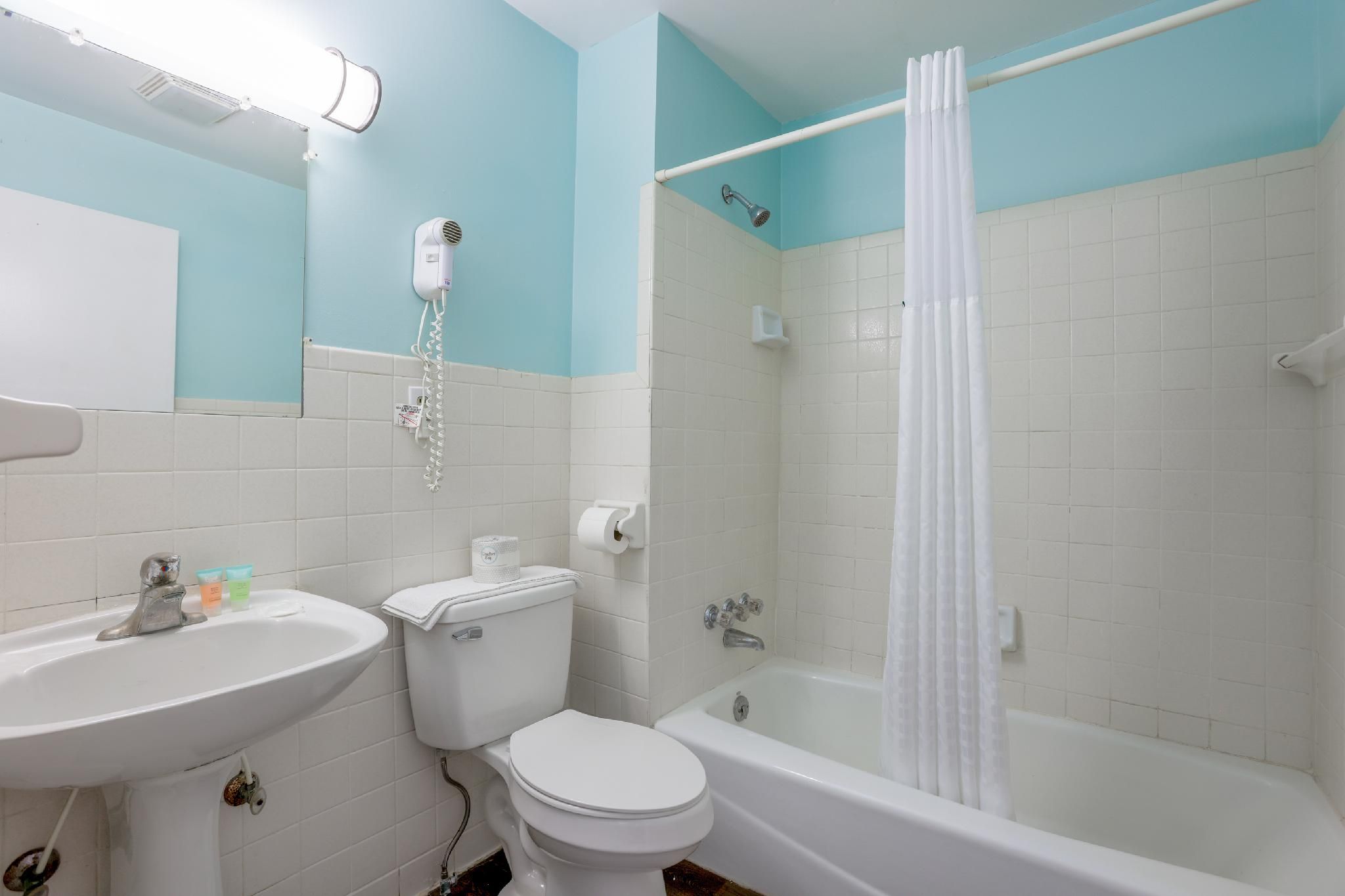 Relax Inn By OYO Natural Bridge I-81 King Bed Non-Smoking 3