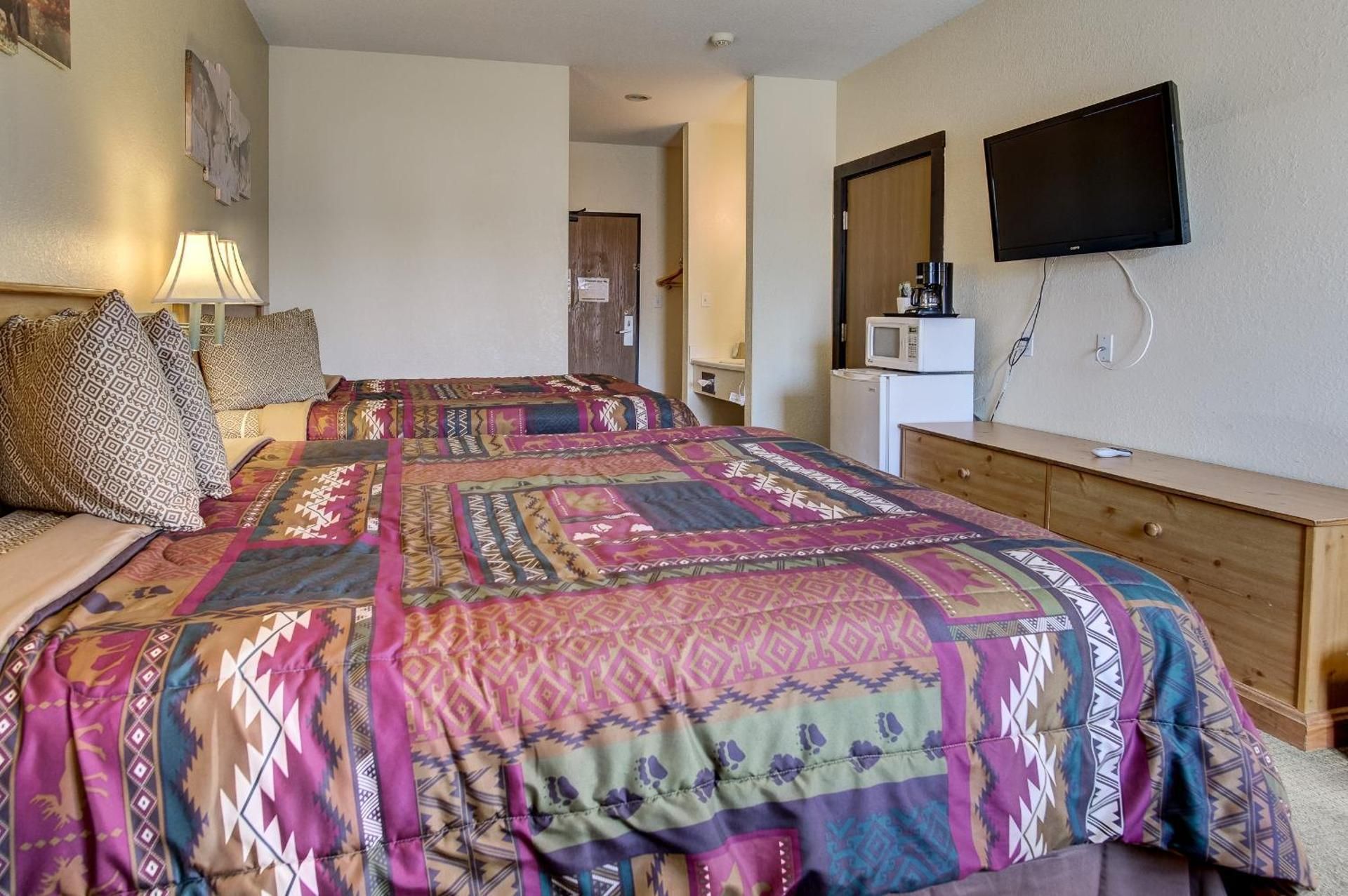 Queen Room with Two Queen Beds - Smoking