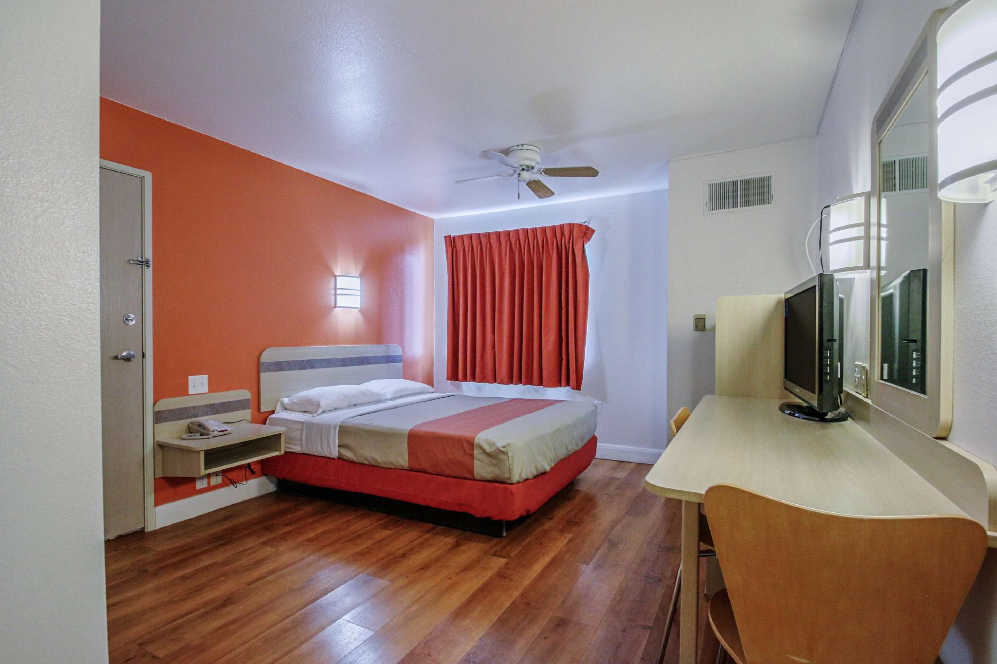 1 Queen Bed | Suite, Non-Smoking, Hot Tub