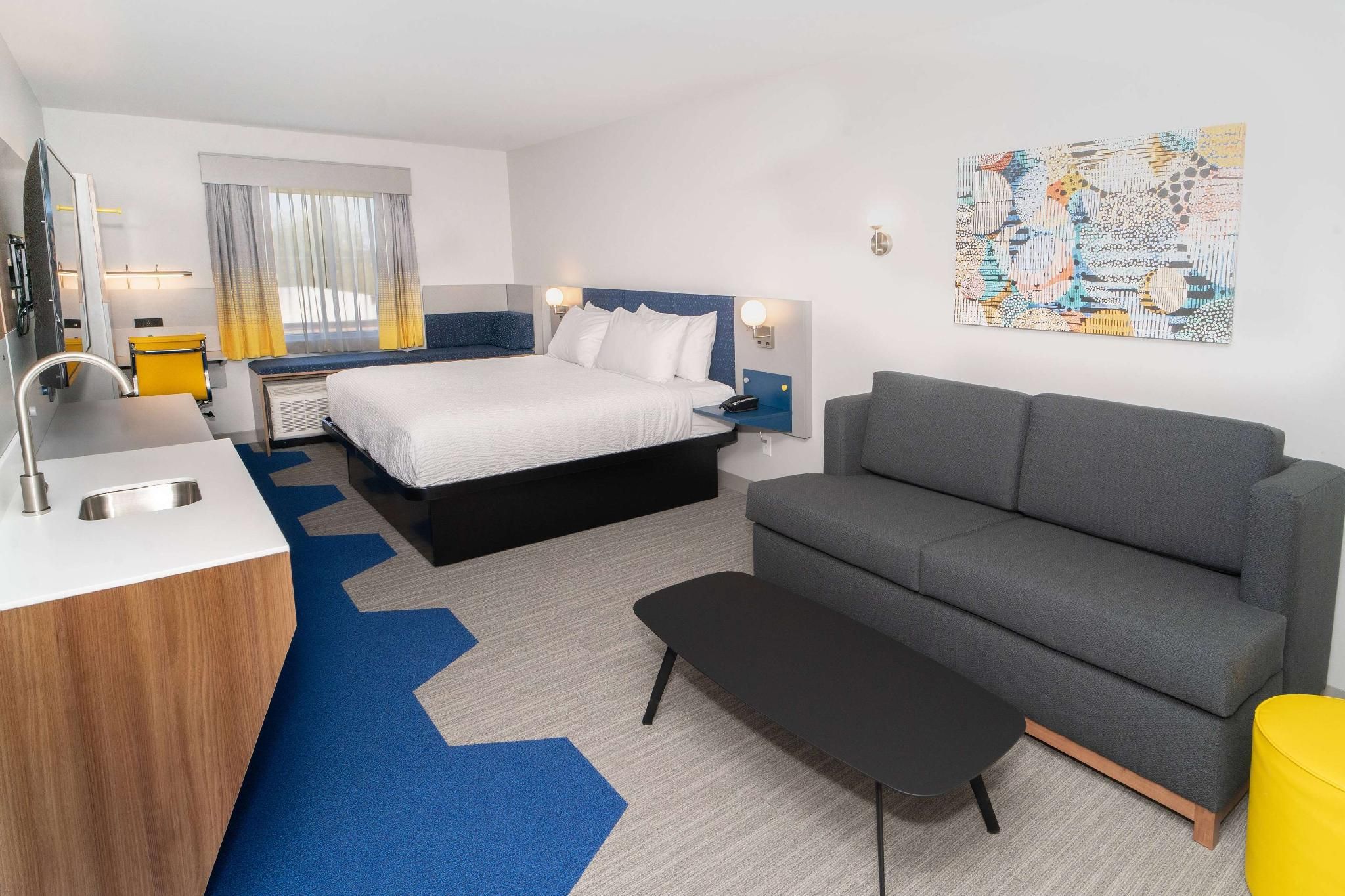1 King Bed, Mobility Accessible Room, Roll-In Shower, Non-Smoking