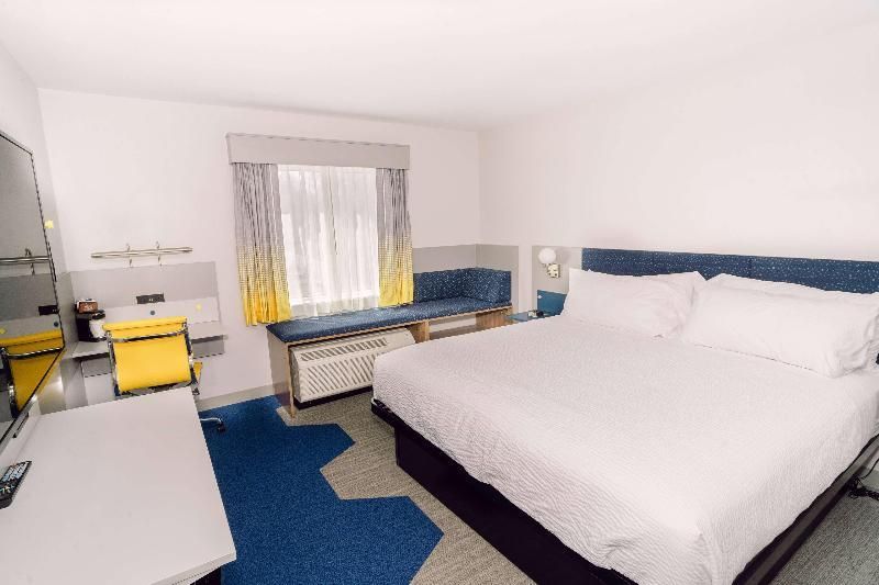 King Studio Suite with Roll-In Shower - Mobility Accessible/Non-Smoking