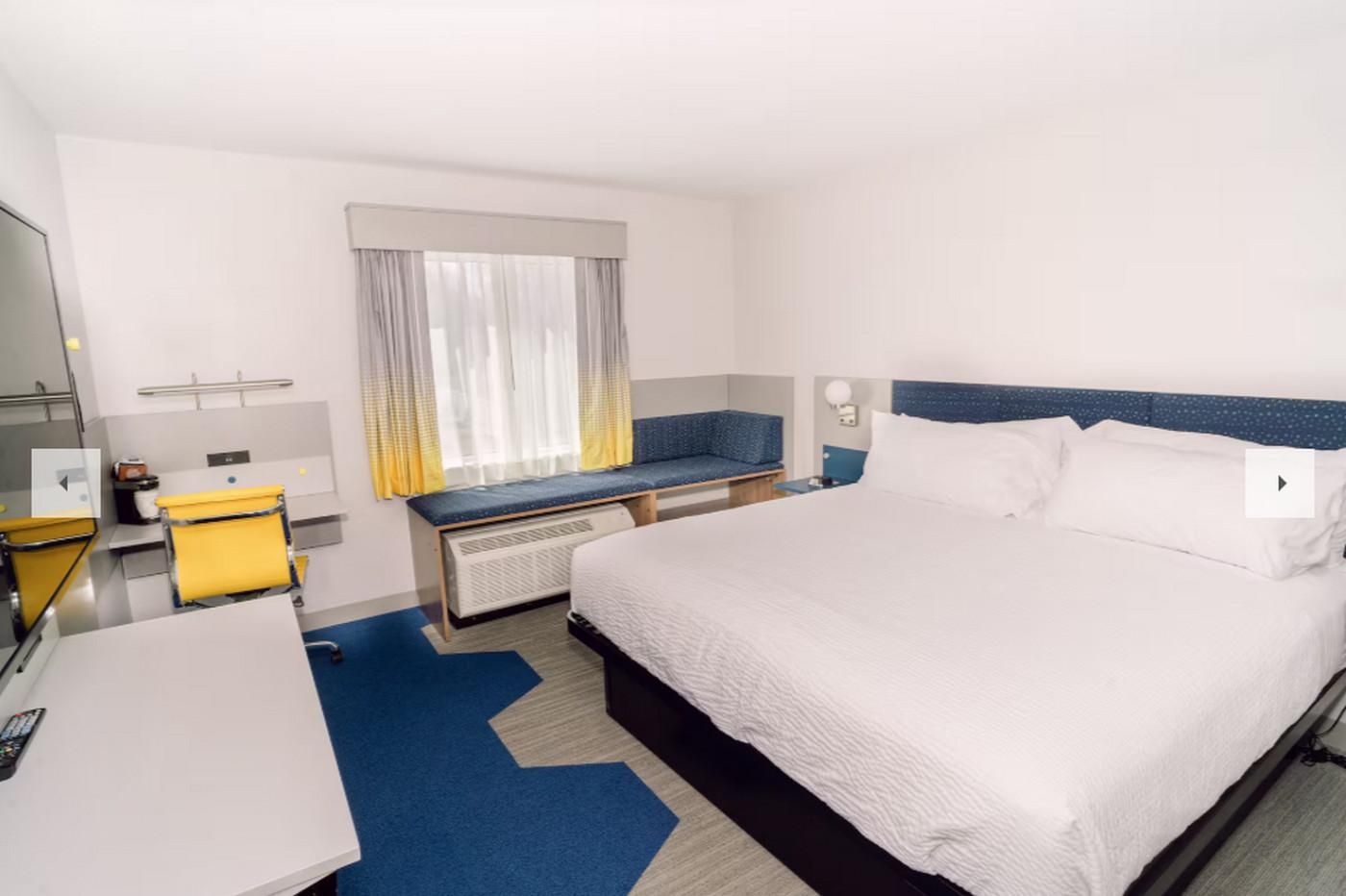 1 King Bed, Non-Smoking