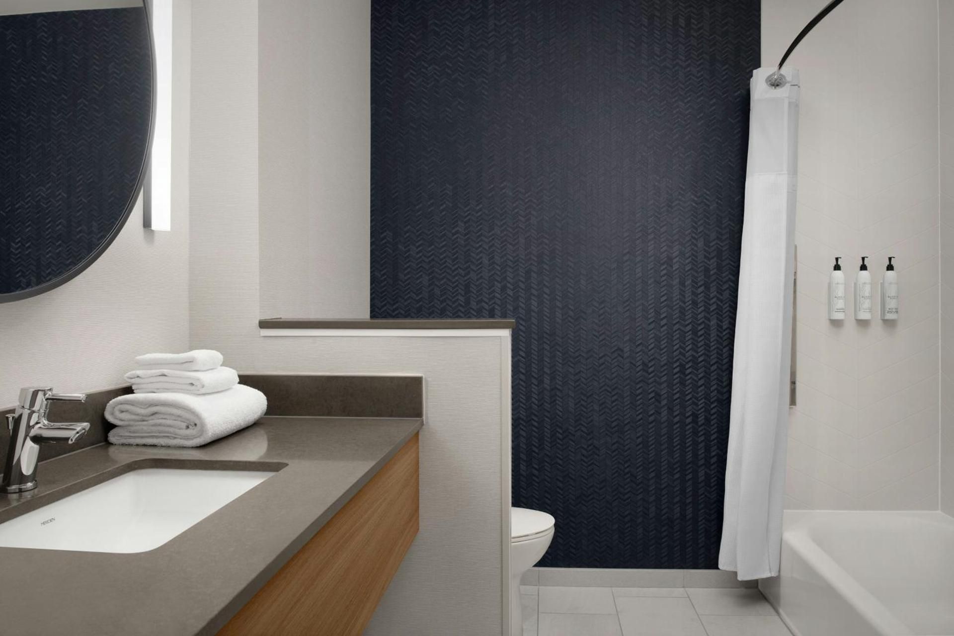 Standard Queen Room with Two Queen Beds - Hearing Accessible