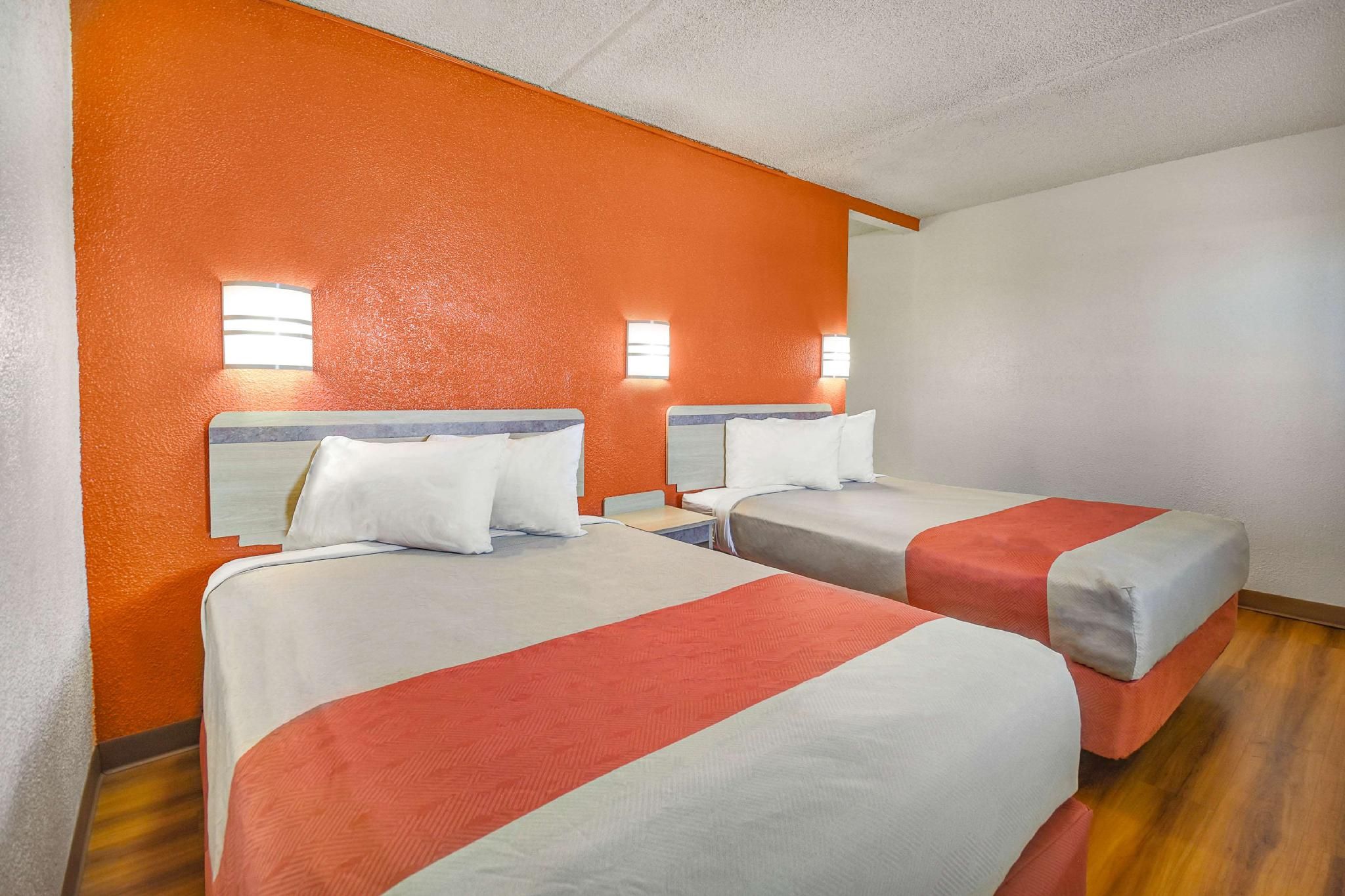 2 Full Beds | Mobility Access RI Shower Nsmk