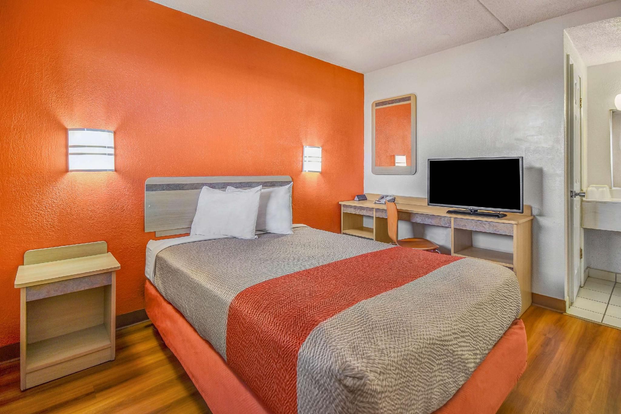 Motel 6 North Ridgeville, OH - Cleveland Intl Airport - N Ridgeville 1 Full Bed | Non-Smoking 2