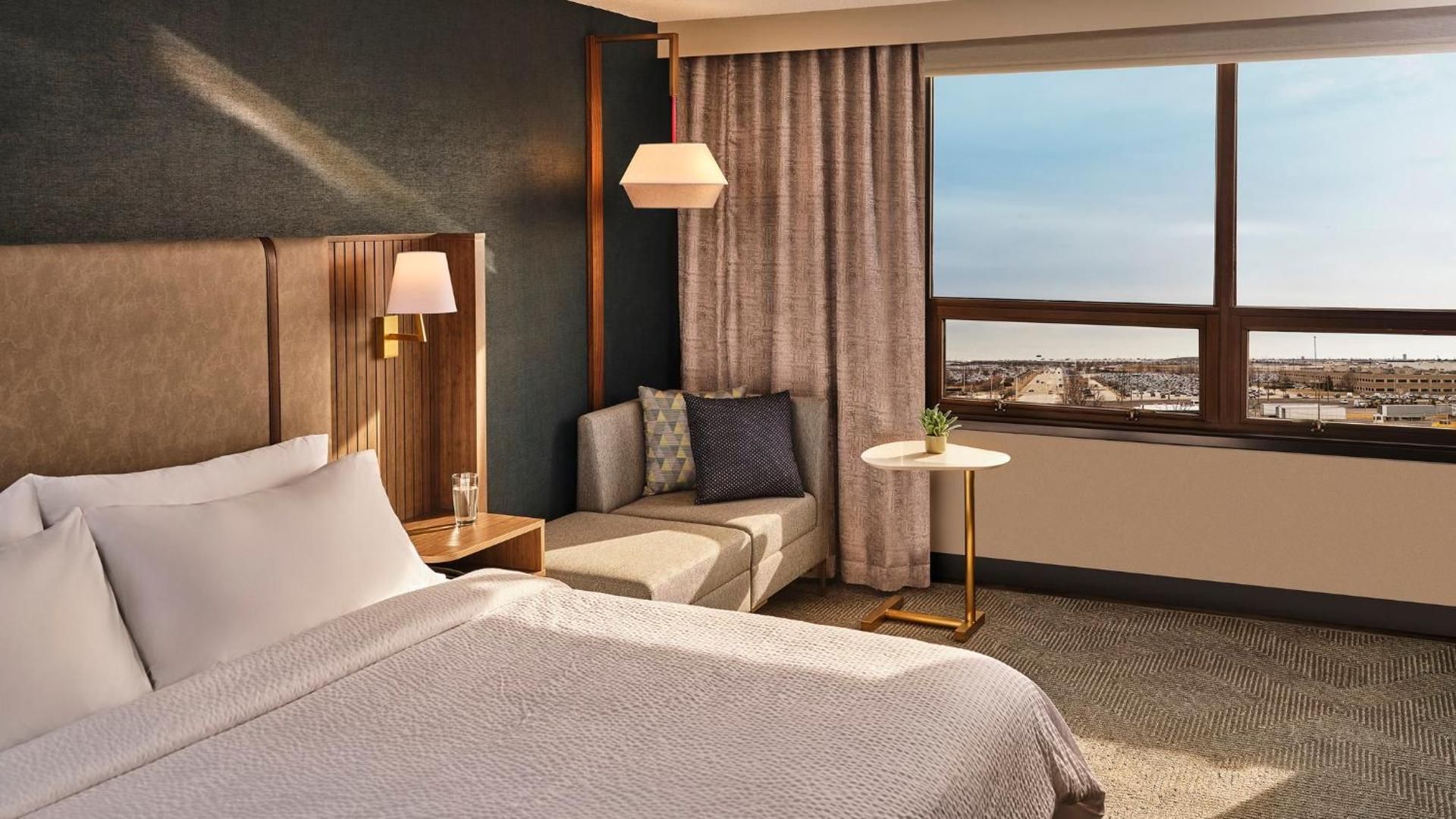 Suite - Hearing Accessible - Non-Smoking