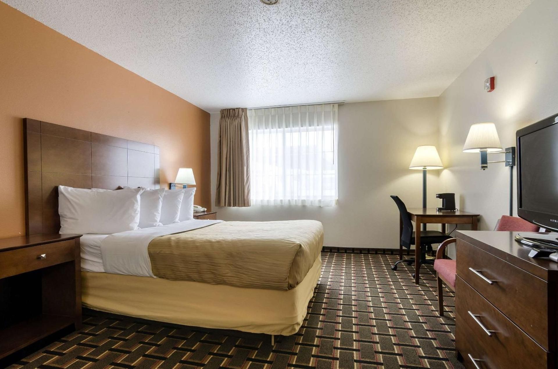 1 Queen Bed, Nonsmoking, Accessible