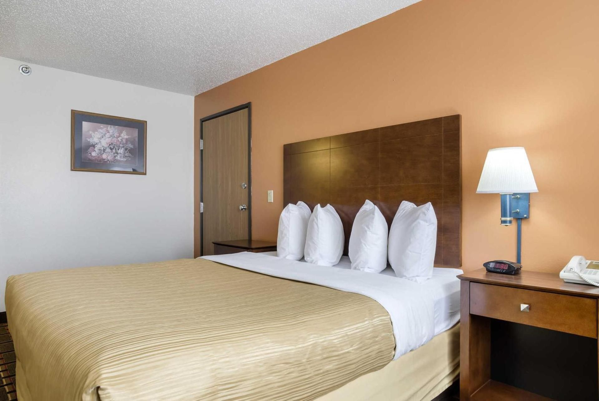 1 Queen Bed, Nonsmoking, Accessible