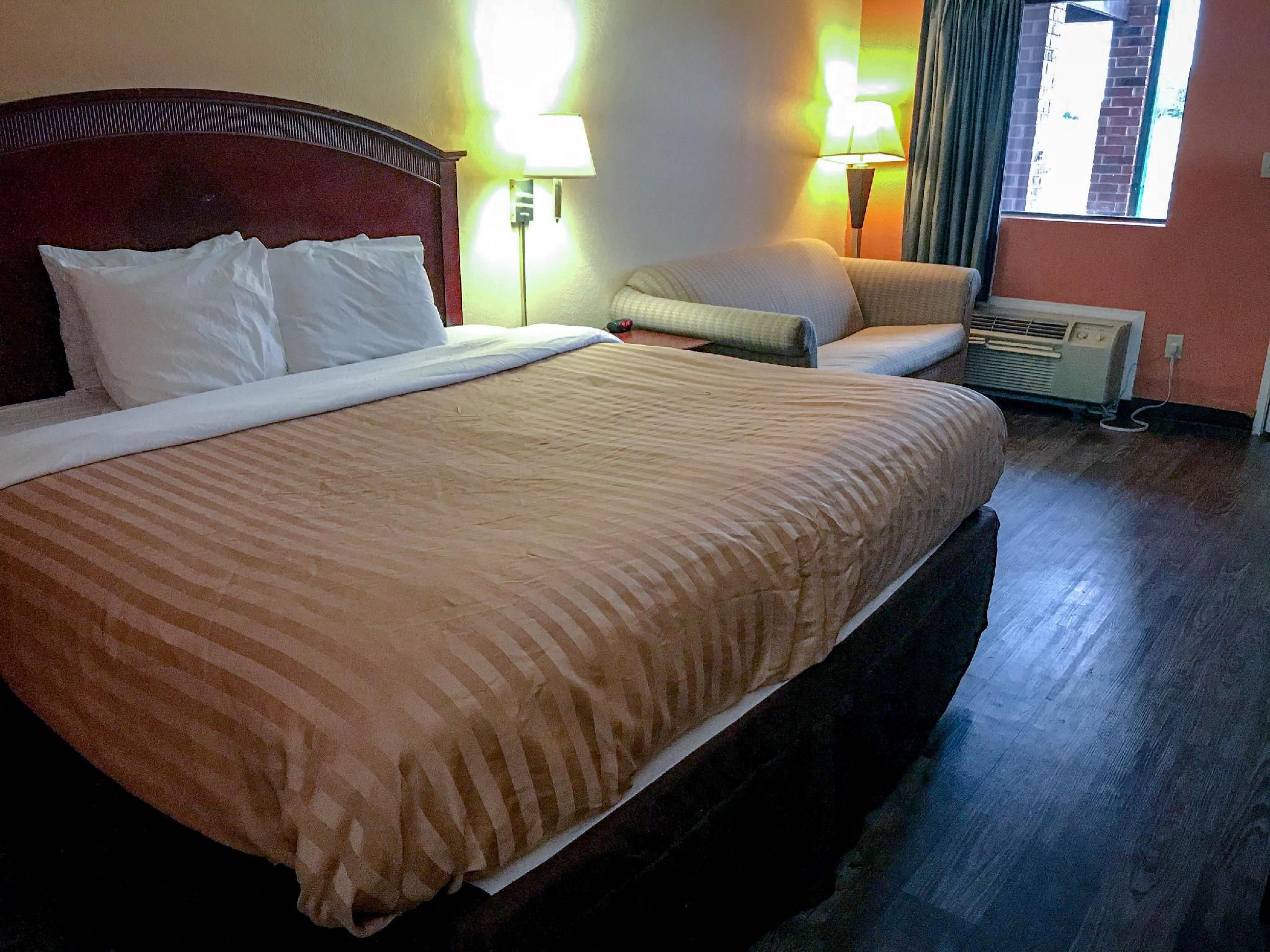 Motel 6 Ozark, AR 1 King Bed | Non-Smoking, Micfridge