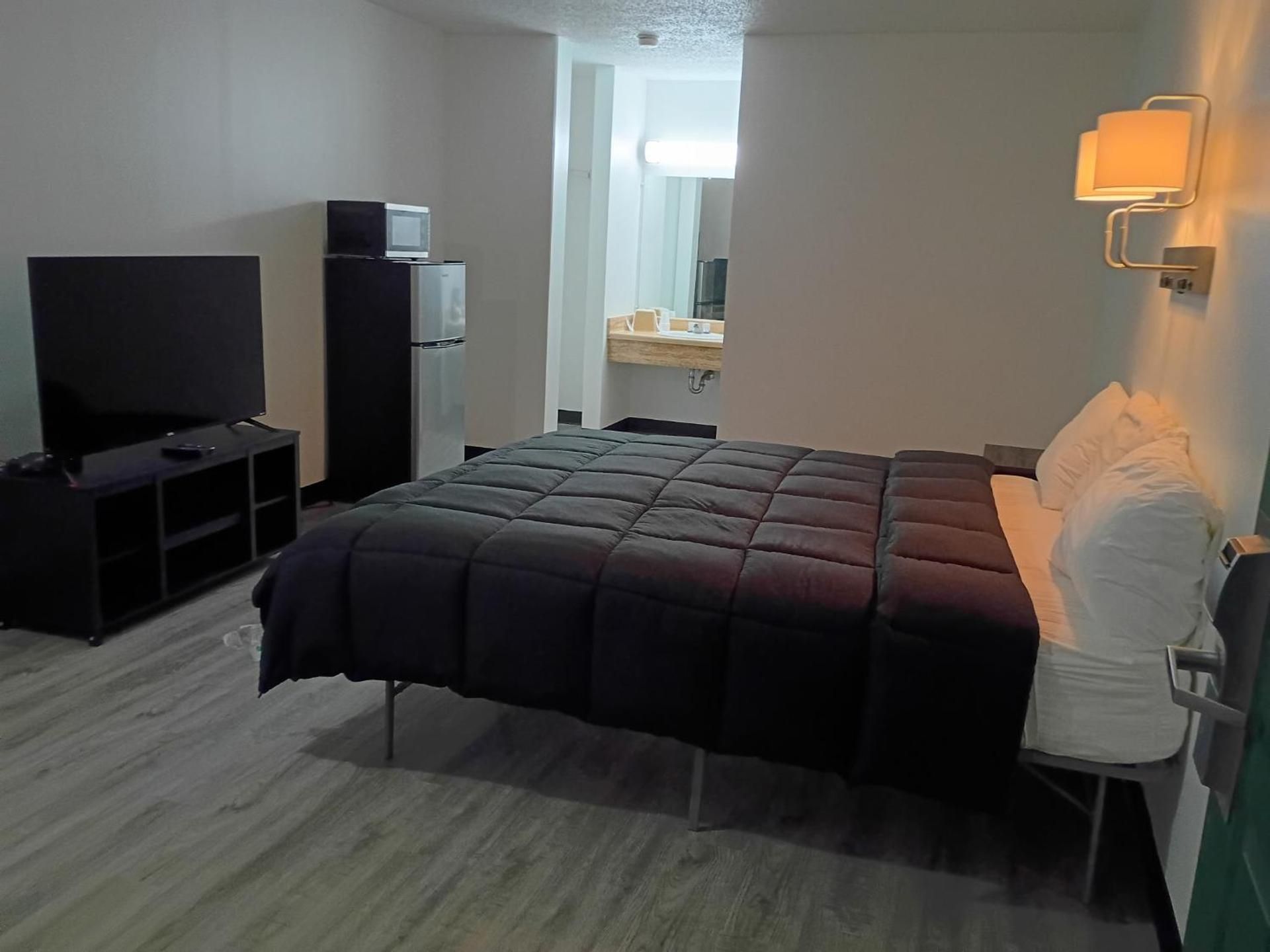 Deluxe King Room - Non-Smoking