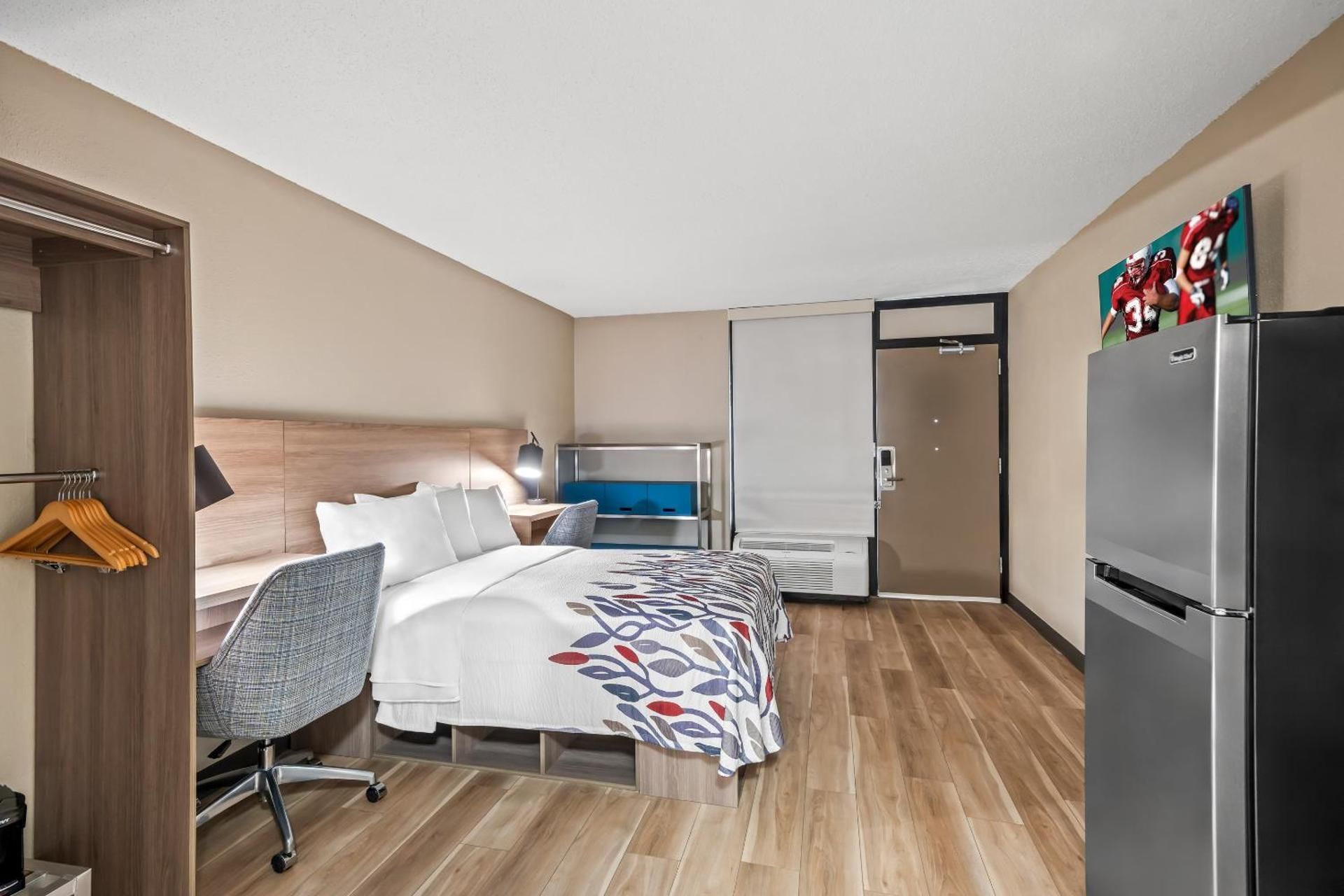 Red Roof Inn Perryville ADA Accessible Superior 1 Full Bed with Roll-in Shower Non-Smoking 2