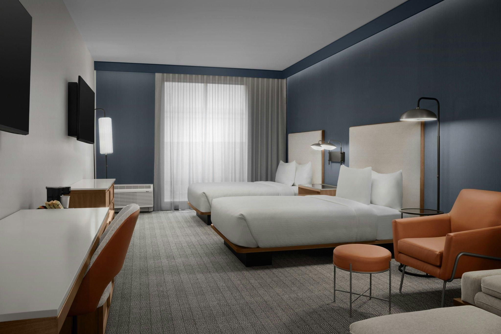 Executive Suite, 2 Queen, Sofa bed