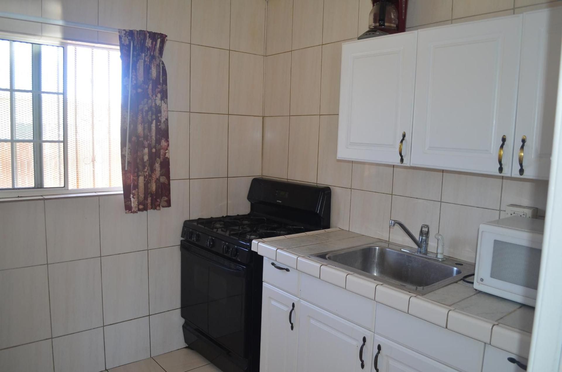 Deluxe King Room with Kitchenette - Nonsmoking