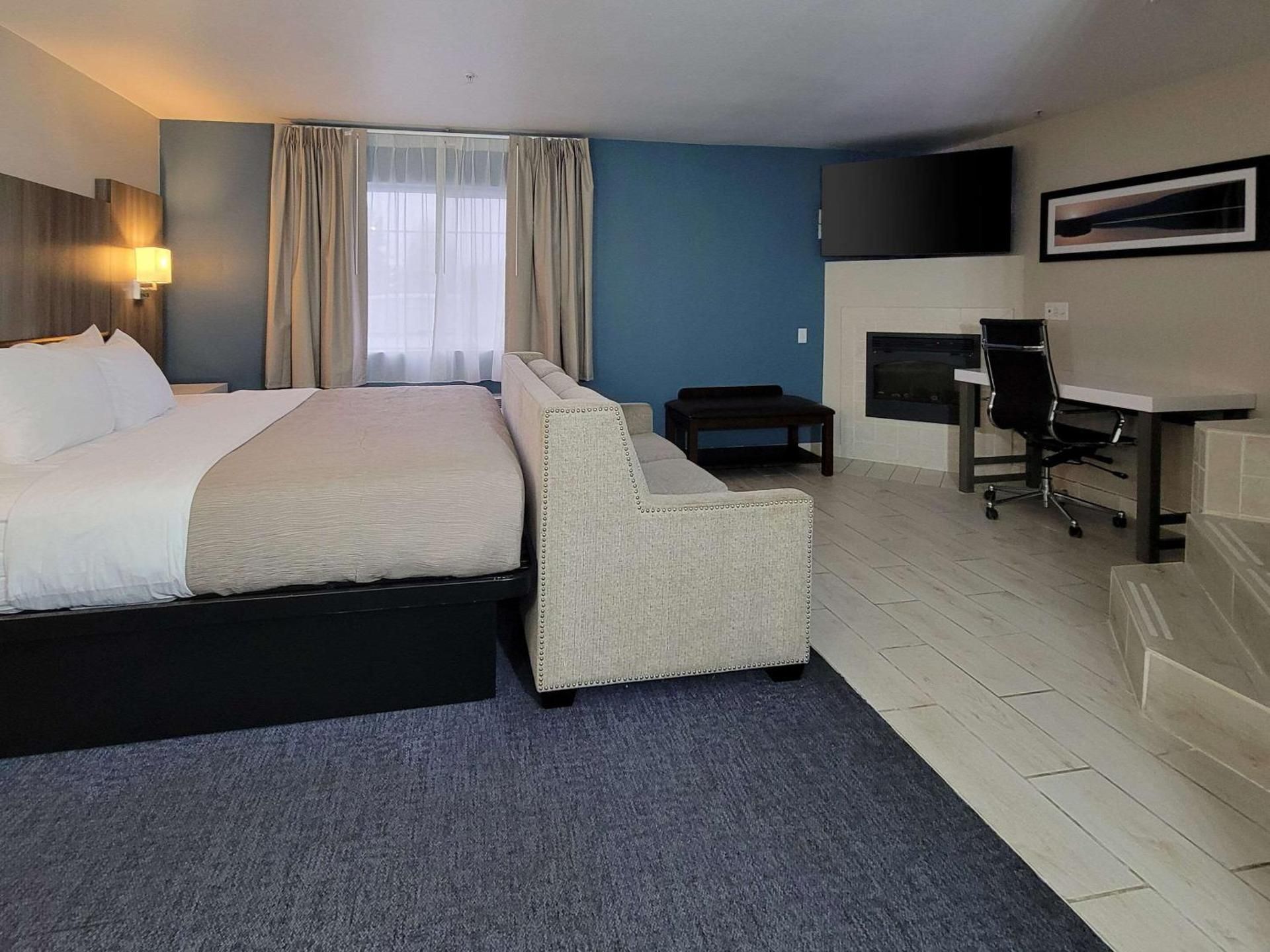 Superior King Suite - Non-Smoking