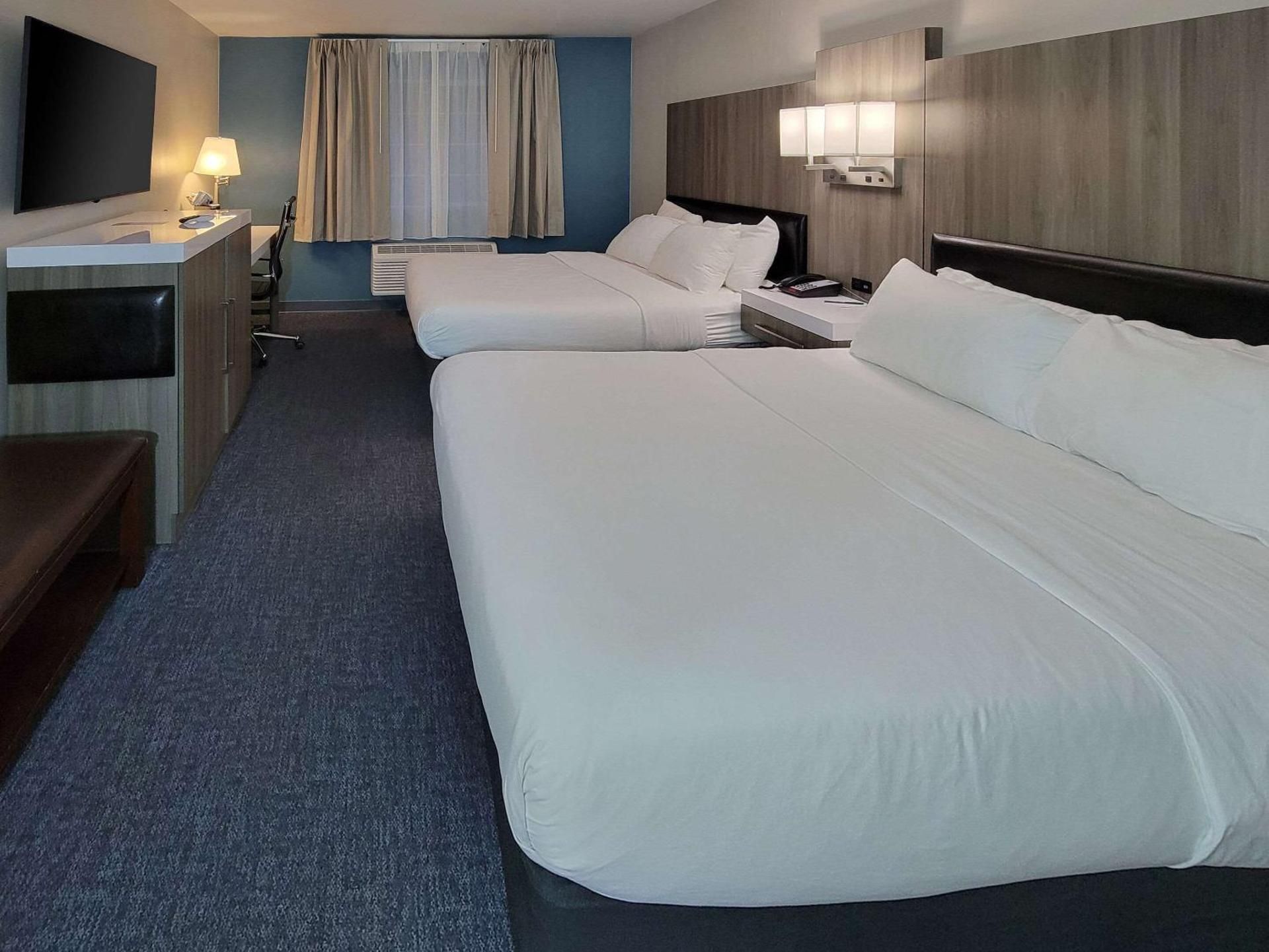 2 Queen Beds