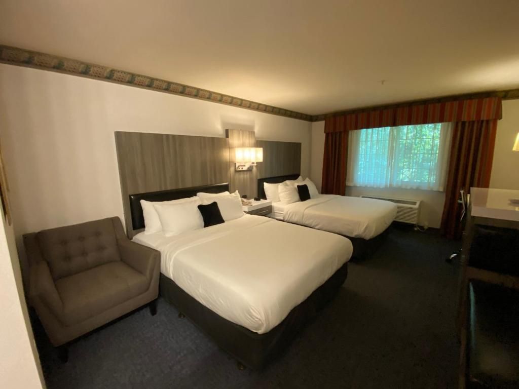 2 Queen Beds