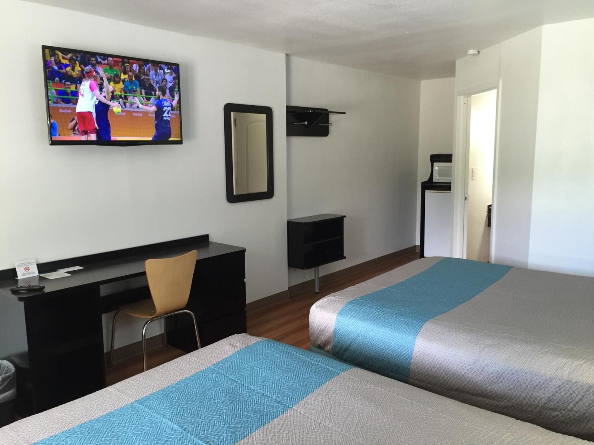 Deluxe Queen Room with Two Queen Beds - Non-Smoking