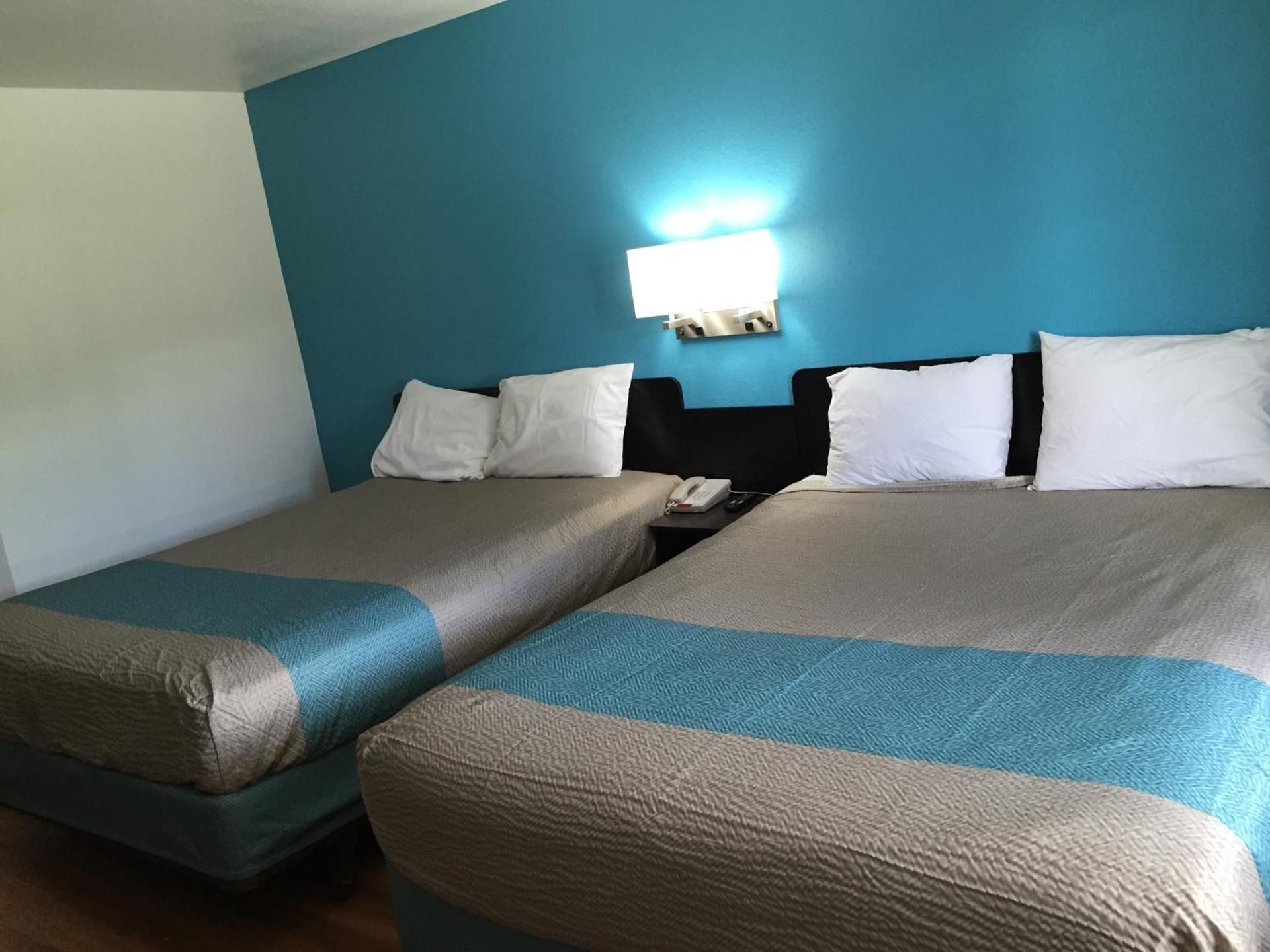 Deluxe King Room - Non-Smoking
