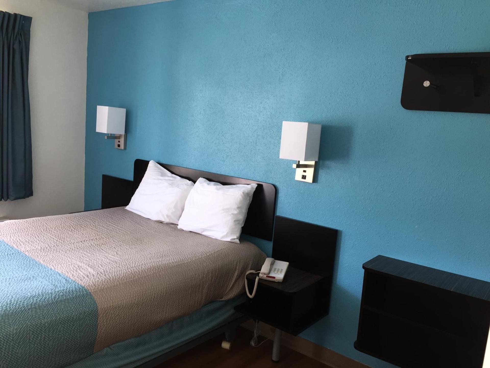 1 Queen Bed | Non-Smoking, Micfridge