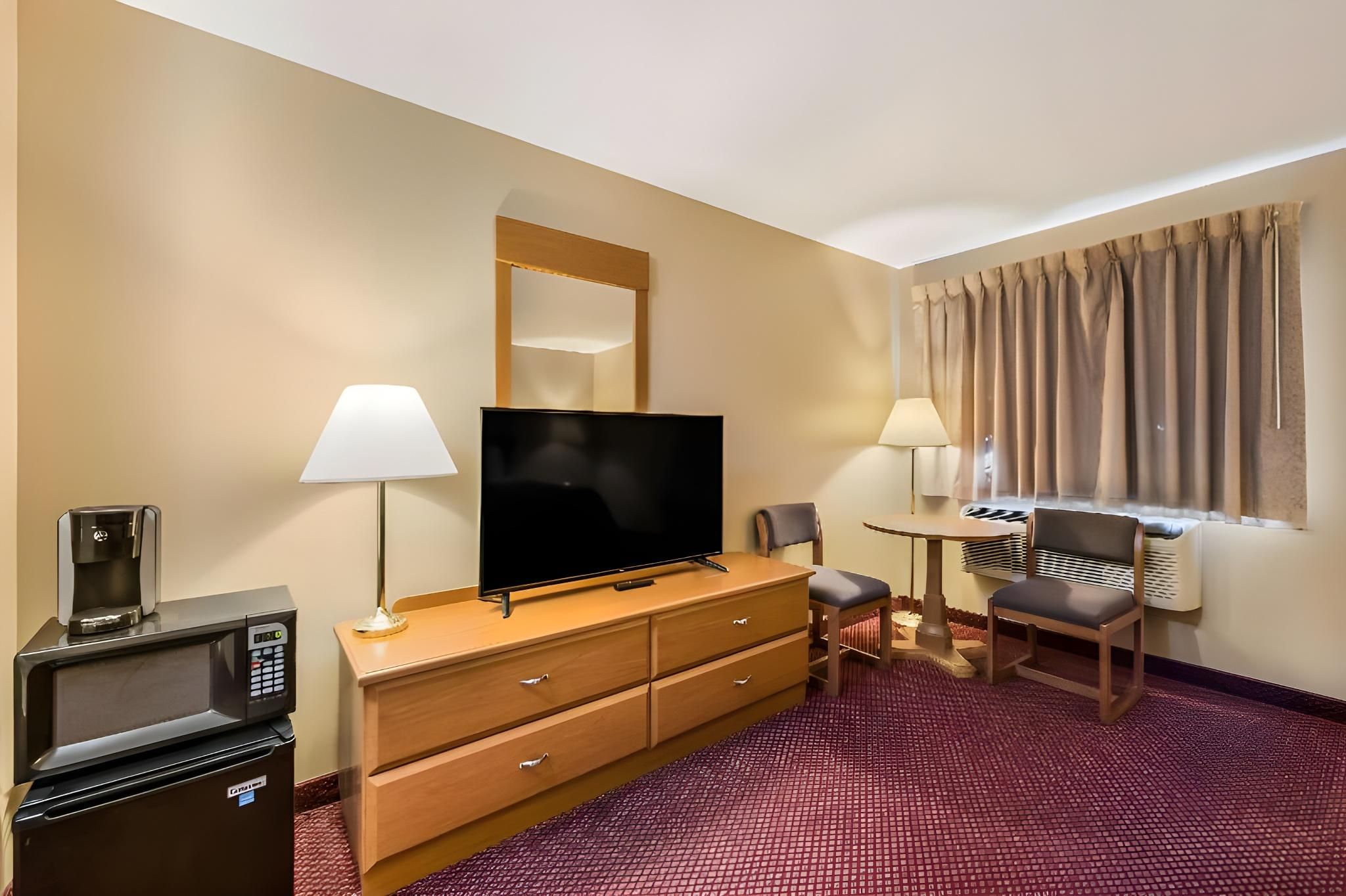 1 King Bed, Nonsmoking, Accessible