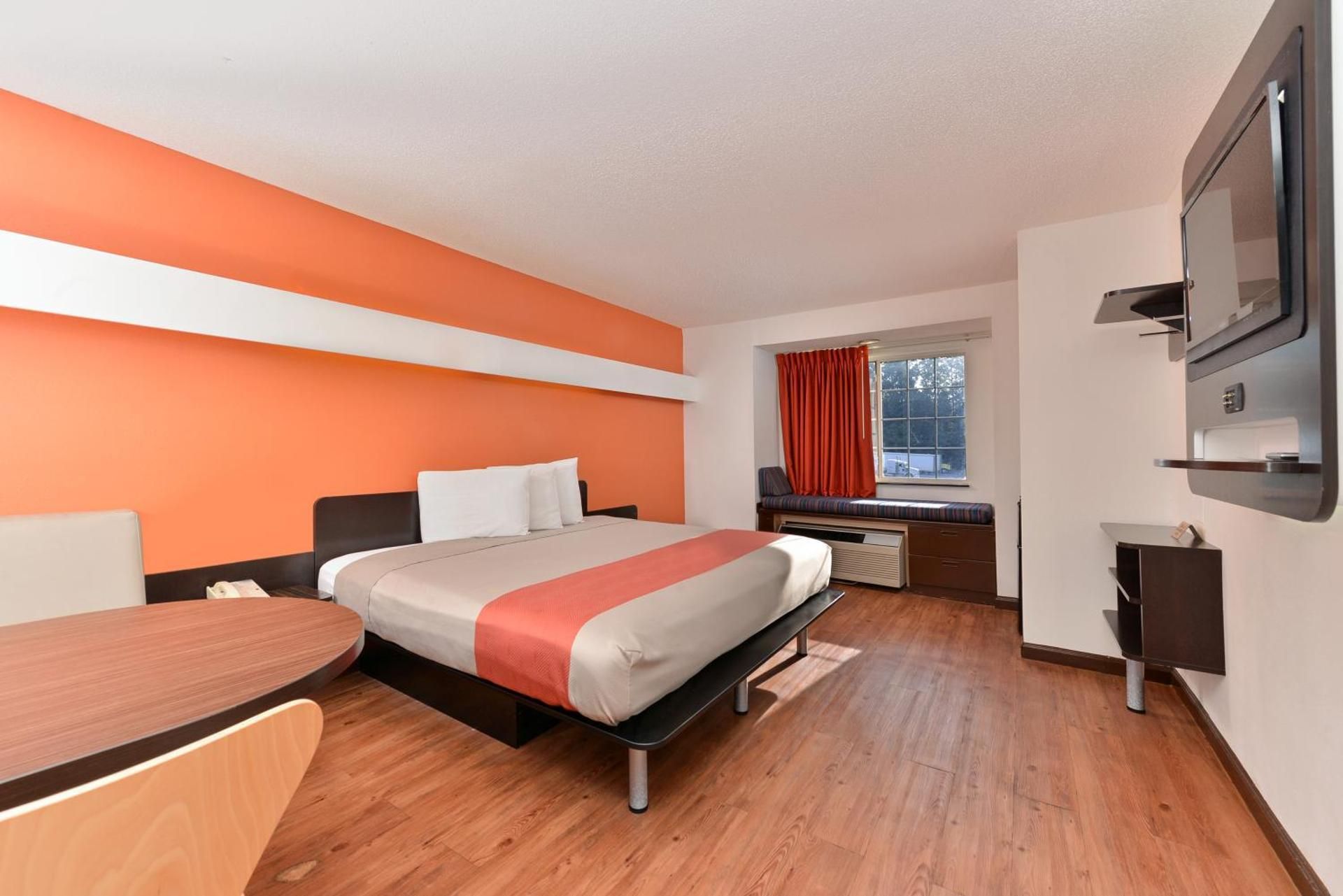 King Room - Disability Access - Non-Smoking